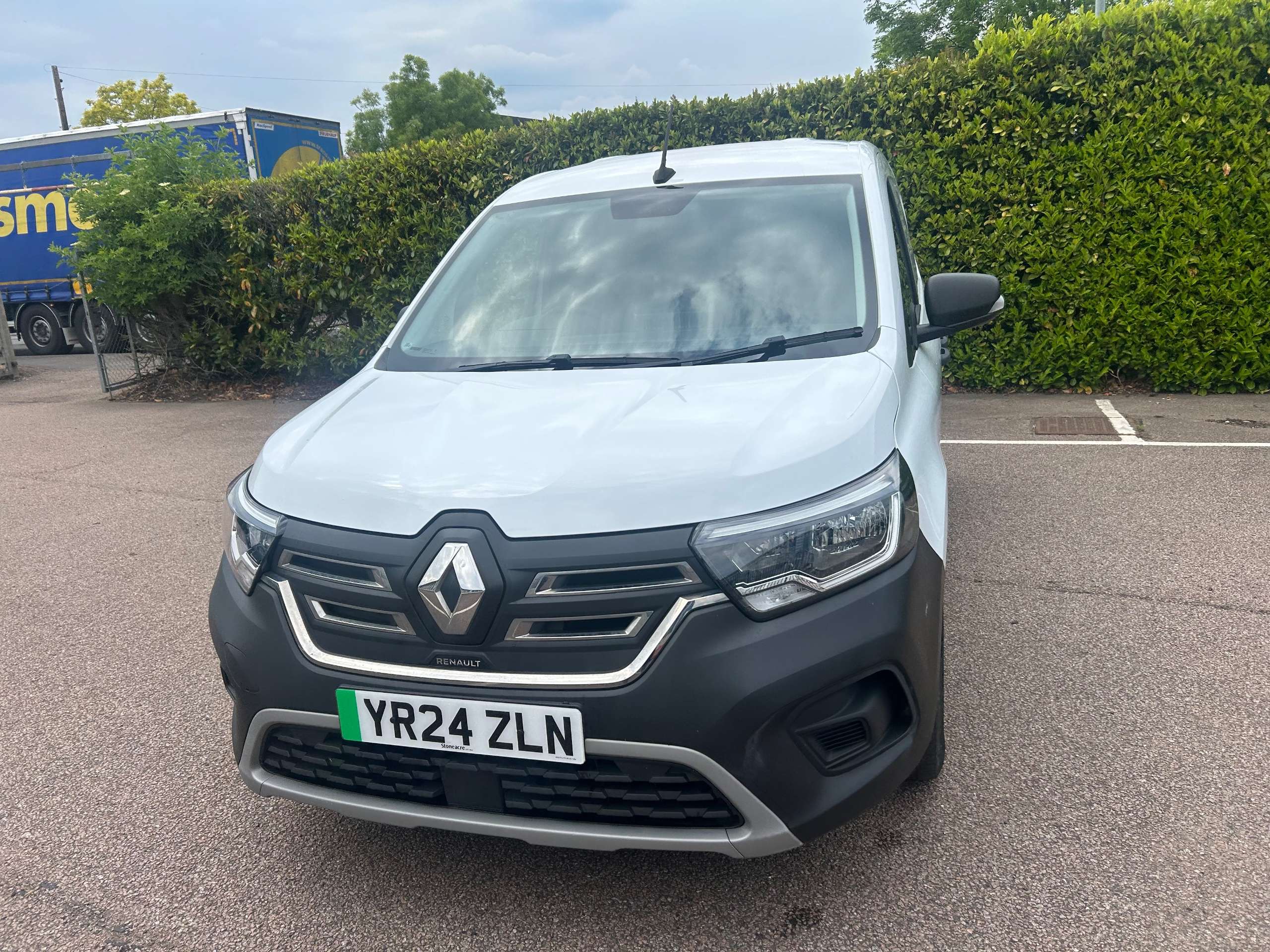 A 2024 RENAULT KANGOO E-Tech ML19 45kWh Advance Panel Van 6dr Electric Auto MWB (120 ps) A 2024 RENAULT KANGOO E-Tech ML19 45kWh Advance Panel Van 6dr Electric Auto MWB (120 ps)