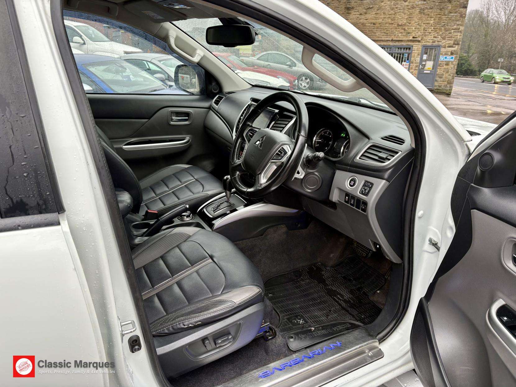 A 2018 MITSUBISHI L200 2.4 DI-D DC Barbarian Pickup Double Cab 4dr Diesel Auto 4WD Euro 6 (178 ps) A 2018 MITSUBISHI L200 2.4 DI-D DC Barbarian Pickup Double Cab 4dr Diesel Auto 4WD Euro 6 (178 ps)