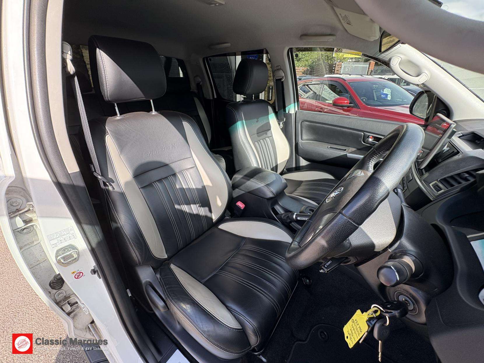 2015 TOYOTA HILUX 2015 TOYOTA HILUX