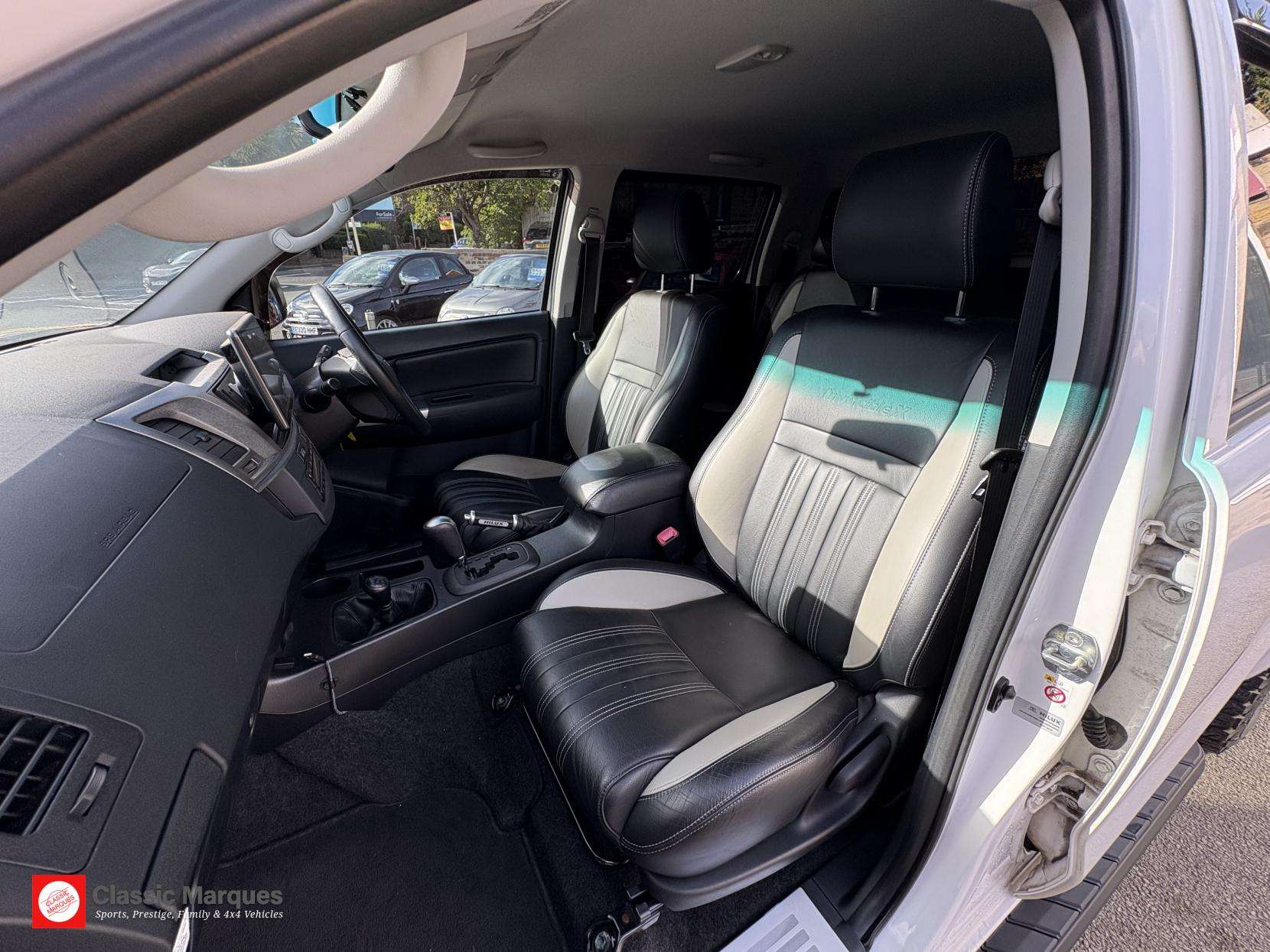 2015 TOYOTA HILUX 2015 TOYOTA HILUX