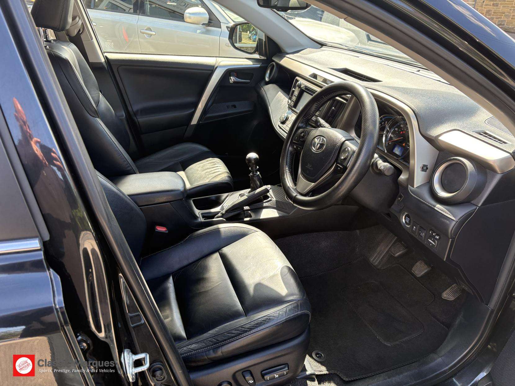 A 2014 TOYOTA RAV4 2.2 D-4D Invincible SUV 5dr Diesel Manual 4WD Euro 5 (150 ps) A 2014 TOYOTA RAV4 2.2 D-4D Invincible SUV 5dr Diesel Manual 4WD Euro 5 (150 ps)