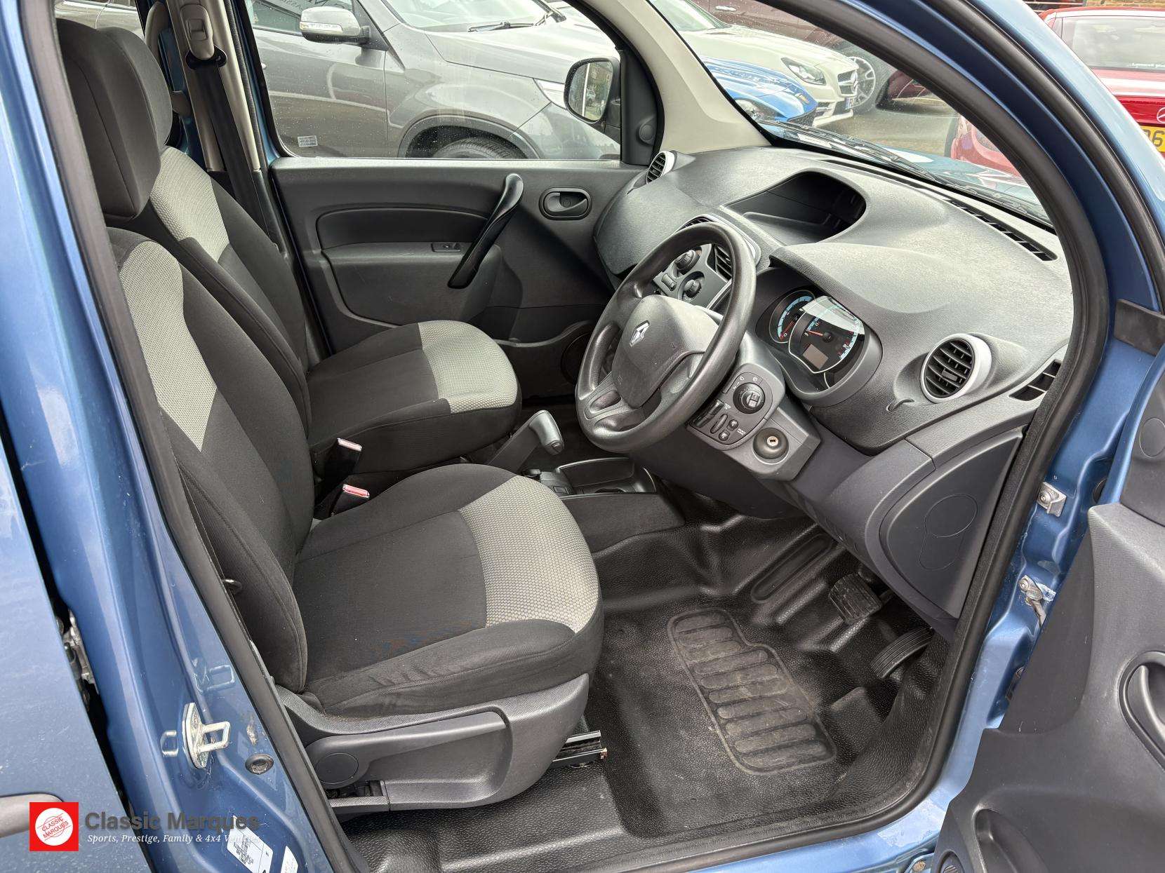 A 2017 RENAULT KANGOO MAXI ZE 33kWh Business Crew Van Cab 6dr Electric Auto L3 H1 (i) (60 ps) A 2017 RENAULT KANGOO MAXI ZE 33kWh Business Crew Van Cab 6dr Electric Auto L3 H1 (i) (60 ps)