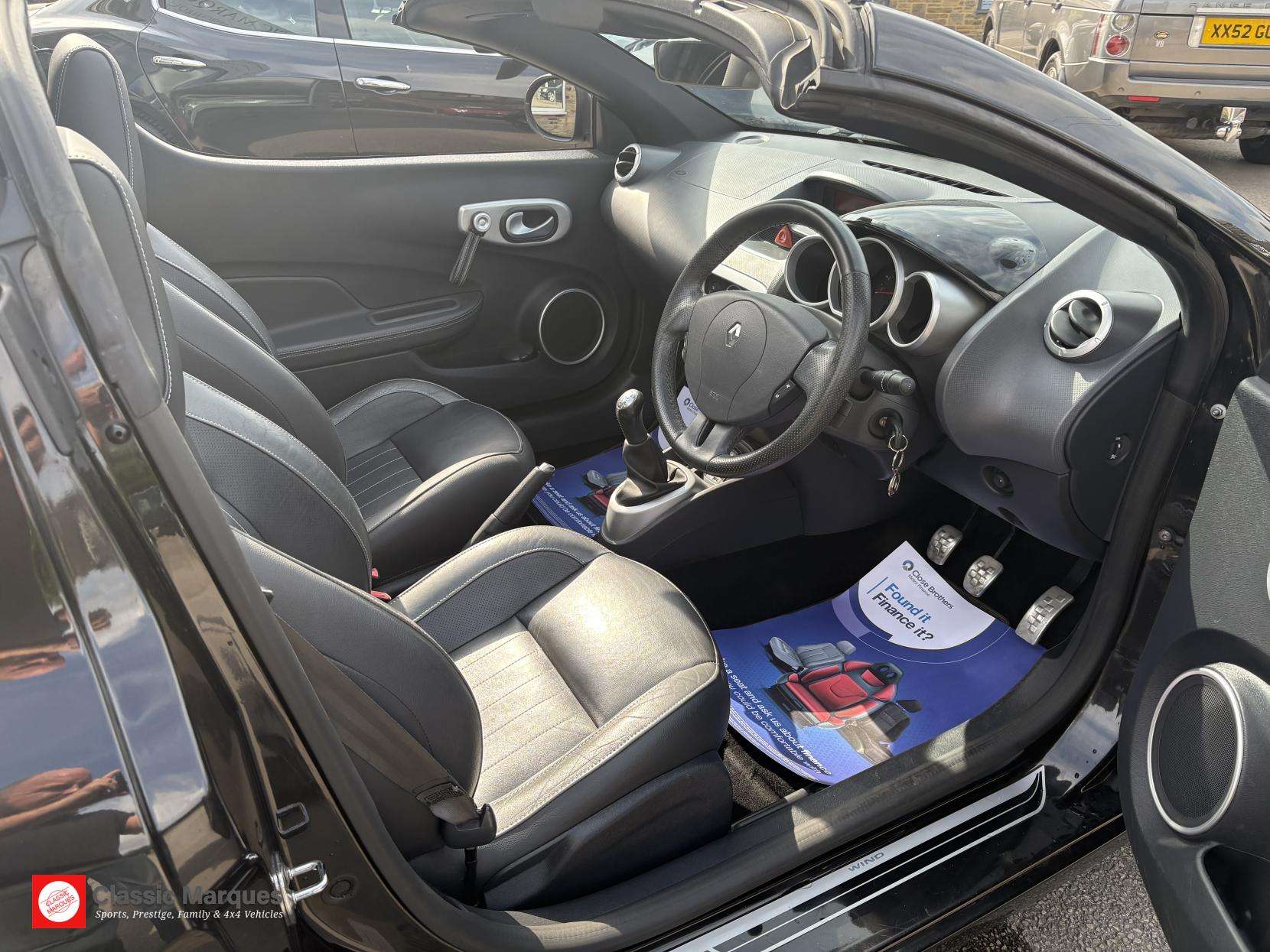 A 2011 RENAULT WIND 1.2 TCe GT Line Convertible 2dr Petrol Manual Euro 5 (100 ps) A 2011 RENAULT WIND 1.2 TCe GT Line Convertible 2dr Petrol Manual Euro 5 (100 ps)