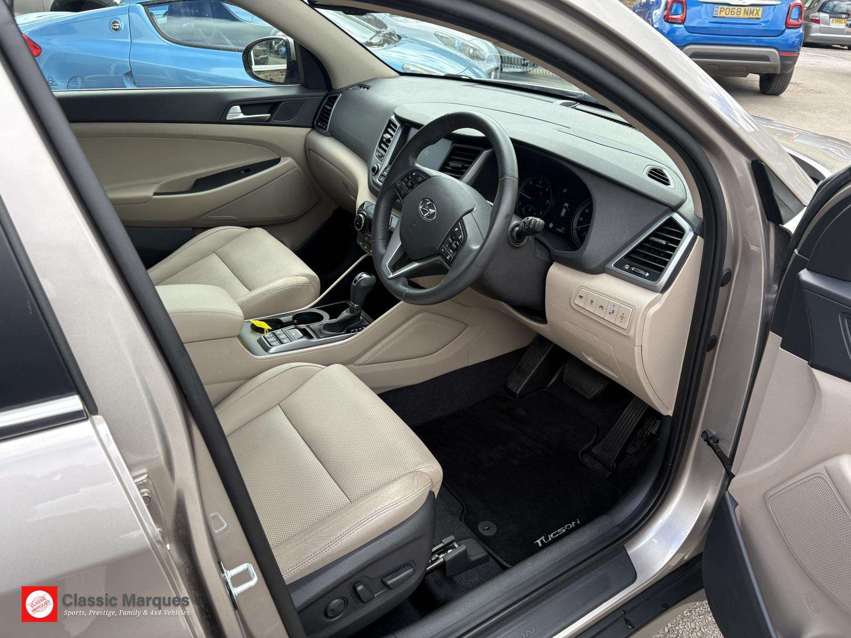 A 2016 HYUNDAI TUCSON 2.0 CRDi Premium SE SUV 5dr Diesel Auto 4WD Euro 6 (185 ps) A 2016 HYUNDAI TUCSON 2.0 CRDi Premium SE SUV 5dr Diesel Auto 4WD Euro 6 (185 ps)