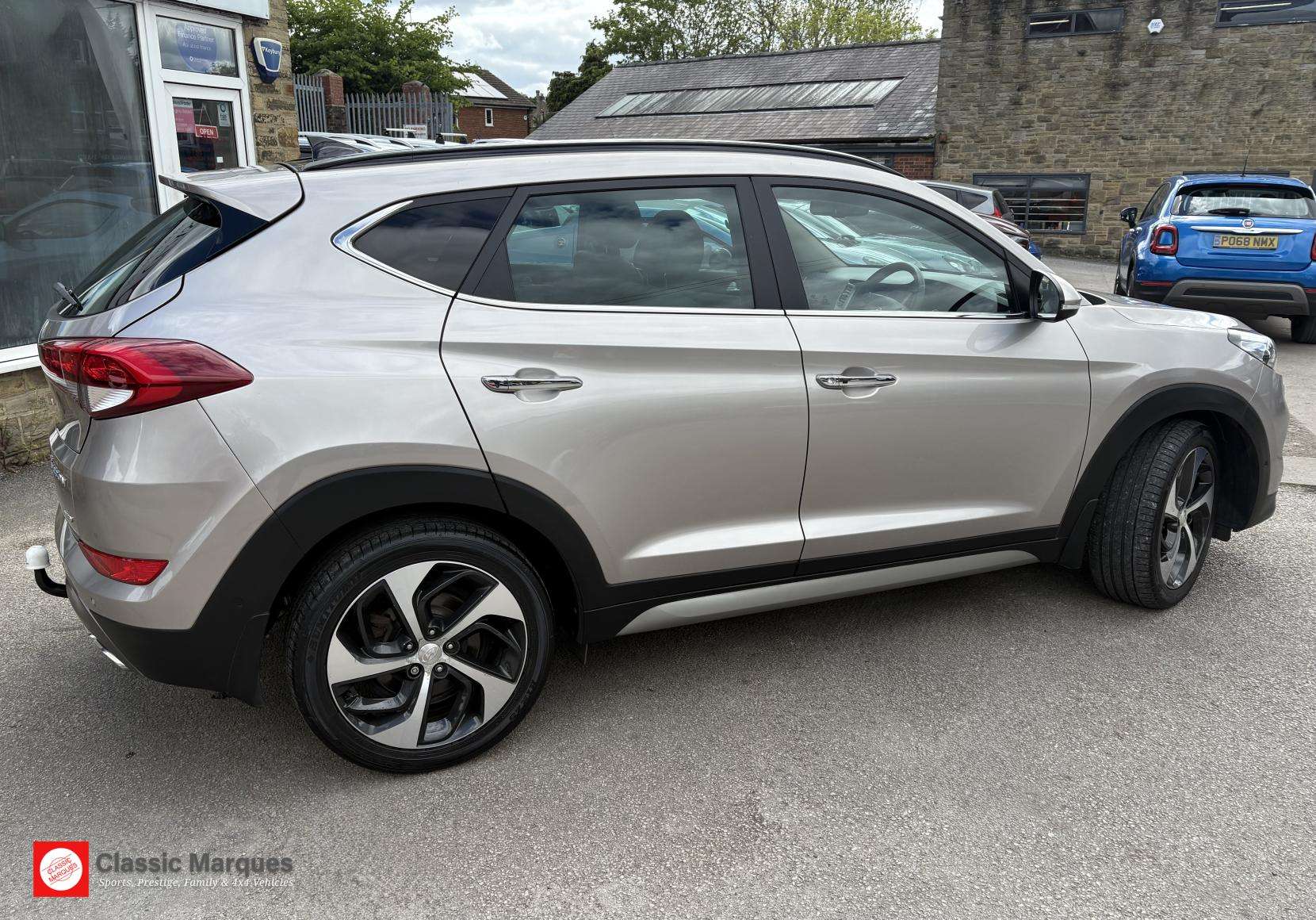 A 2016 HYUNDAI TUCSON 2.0 CRDi Premium SE SUV 5dr Diesel Auto 4WD Euro 6 (185 ps) A 2016 HYUNDAI TUCSON 2.0 CRDi Premium SE SUV 5dr Diesel Auto 4WD Euro 6 (185 ps)