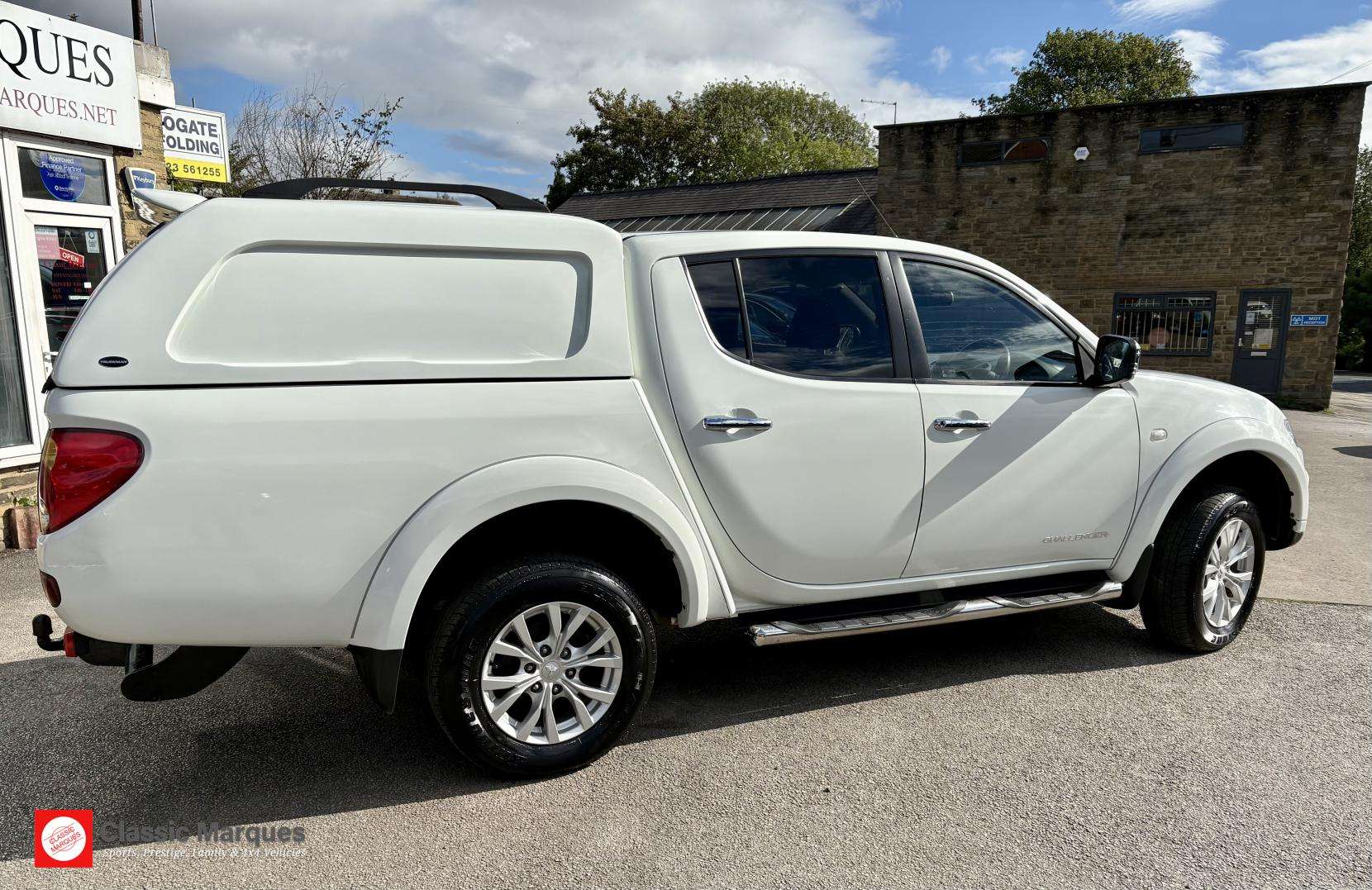 A 2015 MITSUBISHI L200 2.5 DI-D Challenger Pickup Double Cab 4dr Diesel Manual 4WD Euro 5 (LB) (175 ps) A 2015 MITSUBISHI L200 2.5 DI-D Challenger Pickup Double Cab 4dr Diesel Manual 4WD Euro 5 (LB) (175 ps)