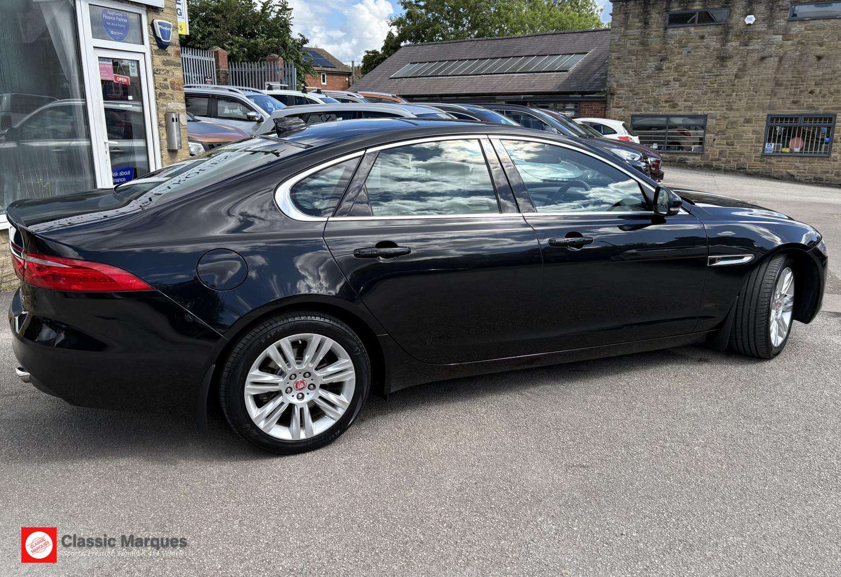 A 2017 JAGUAR XF 2.0d Portfolio Saloon 4dr Diesel Auto AWD Euro 6 (s/s) (240 ps) A 2017 JAGUAR XF 2.0d Portfolio Saloon 4dr Diesel Auto AWD Euro 6 (s/s) (240 ps)