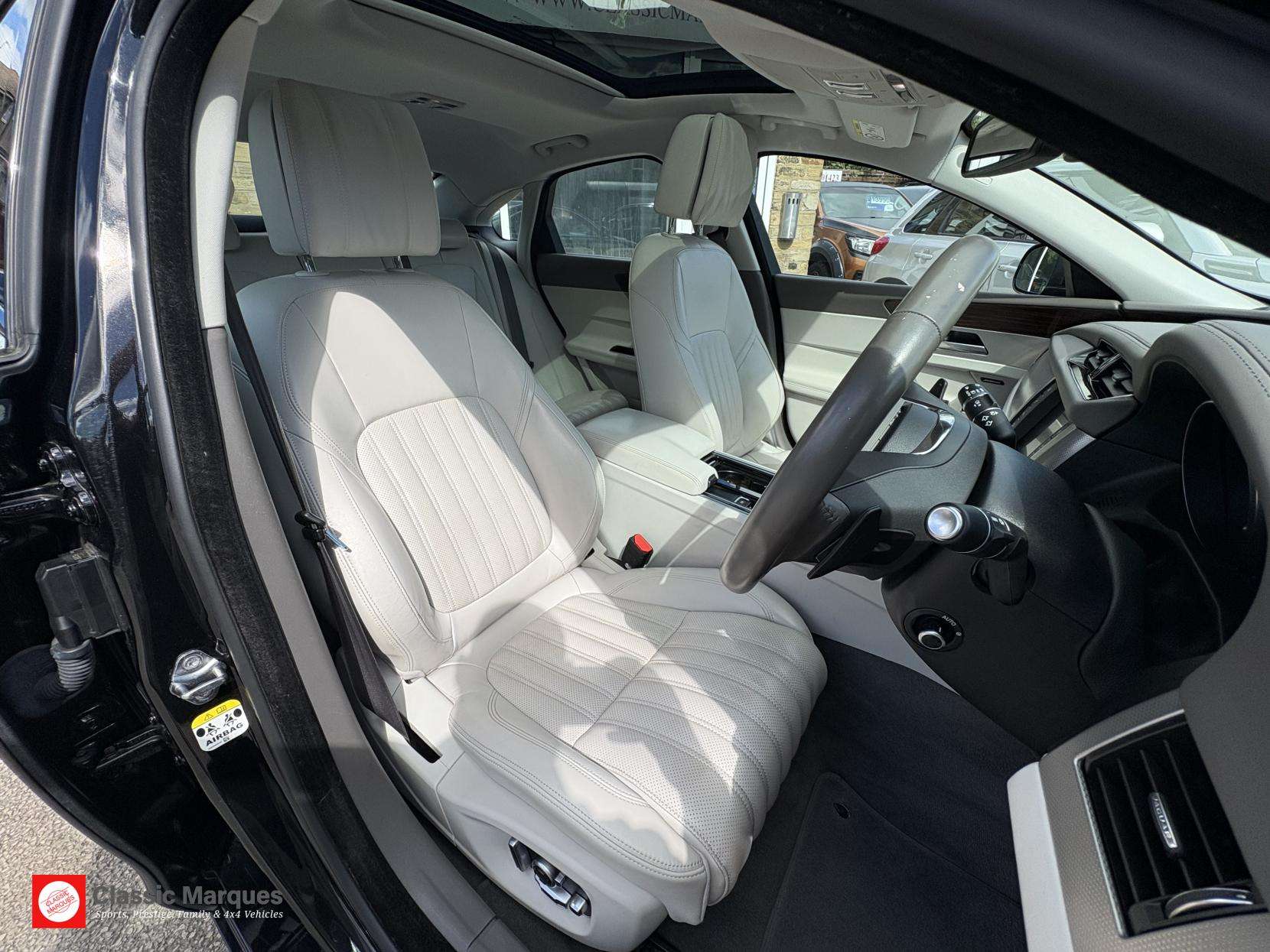 2017 JAGUAR XF 2017 JAGUAR XF