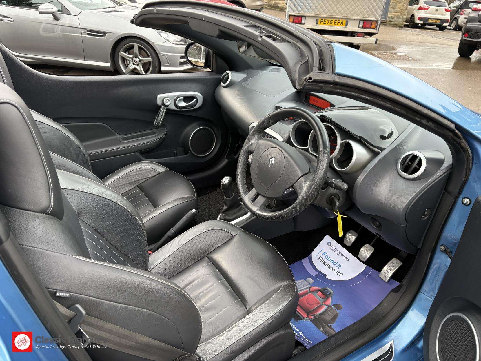 A 2011 RENAULT WIND 1.6 VVT GT Line Convertible 2dr Petrol Manual Euro 5 (133 ps) A 2011 RENAULT WIND 1.6 VVT GT Line Convertible 2dr Petrol Manual Euro 5 (133 ps)