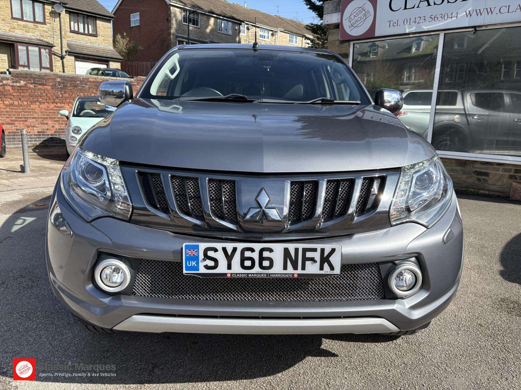 A 2016 MITSUBISHI L200 2.4 DI-D DC Barbarian Pickup Double Cab 4dr Diesel Manual 4WD Euro 6 (178 ps) A 2016 MITSUBISHI L200 2.4 DI-D DC Barbarian Pickup Double Cab 4dr Diesel Manual 4WD Euro 6 (178 ps)