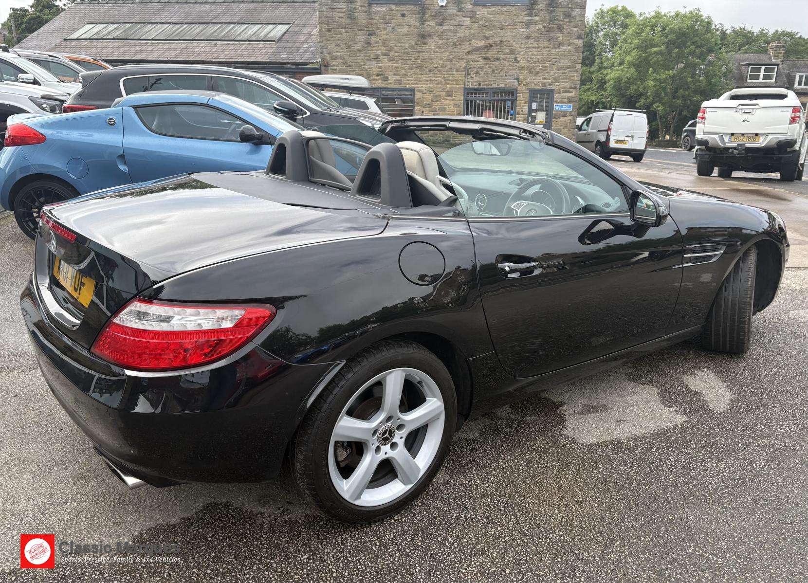 A 2011 MERCEDES-BENZ SLK 1.8 SLK200 BlueEfficiency Convertible 2dr Petrol G-Tronic+ Euro 5 (s/s) (184 ps) A 2011 MERCEDES-BENZ SLK 1.8 SLK200 BlueEfficiency Convertible 2dr Petrol G-Tronic+ Euro 5 (s/s) (184 ps)
