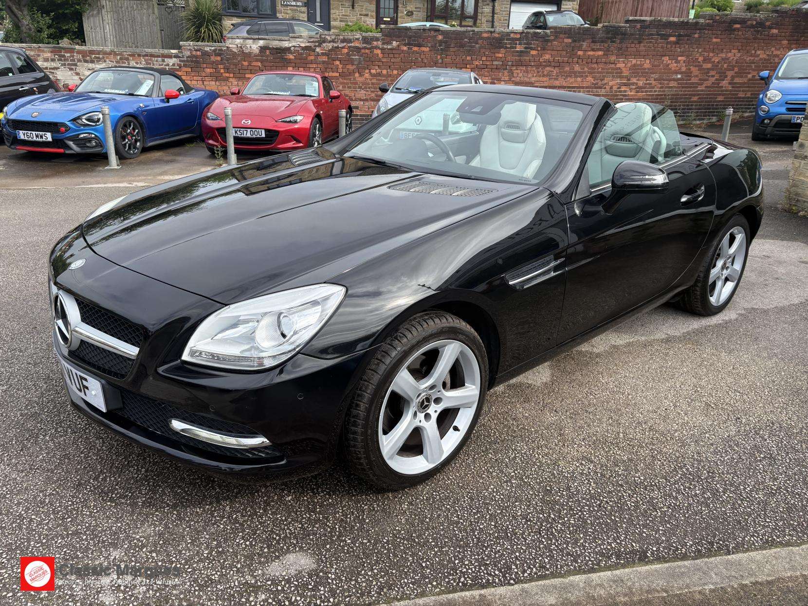 A 2011 MERCEDES-BENZ SLK 1.8 SLK200 BlueEfficiency Convertible 2dr Petrol G-Tronic+ Euro 5 (s/s) (184 ps) A 2011 MERCEDES-BENZ SLK 1.8 SLK200 BlueEfficiency Convertible 2dr Petrol G-Tronic+ Euro 5 (s/s) (184 ps)
