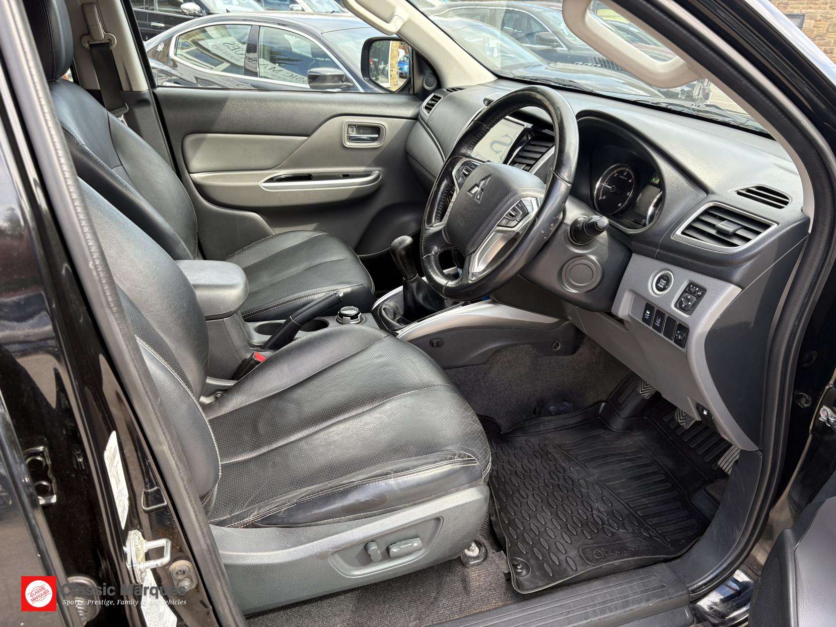 A 2019 MITSUBISHI L200 2.4 DI-D DC Challenger Pickup Double Cab 4dr Diesel Manual 4WD Euro 6 (181 ps) A 2019 MITSUBISHI L200 2.4 DI-D DC Challenger Pickup Double Cab 4dr Diesel Manual 4WD Euro 6 (181 ps)