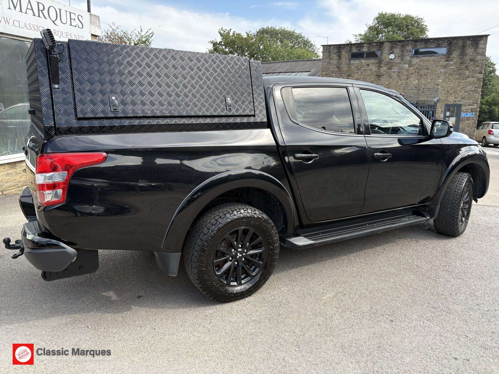 A 2019 MITSUBISHI L200 2.4 DI-D DC Challenger Pickup Double Cab 4dr Diesel Manual 4WD Euro 6 (181 ps) A 2019 MITSUBISHI L200 2.4 DI-D DC Challenger Pickup Double Cab 4dr Diesel Manual 4WD Euro 6 (181 ps)