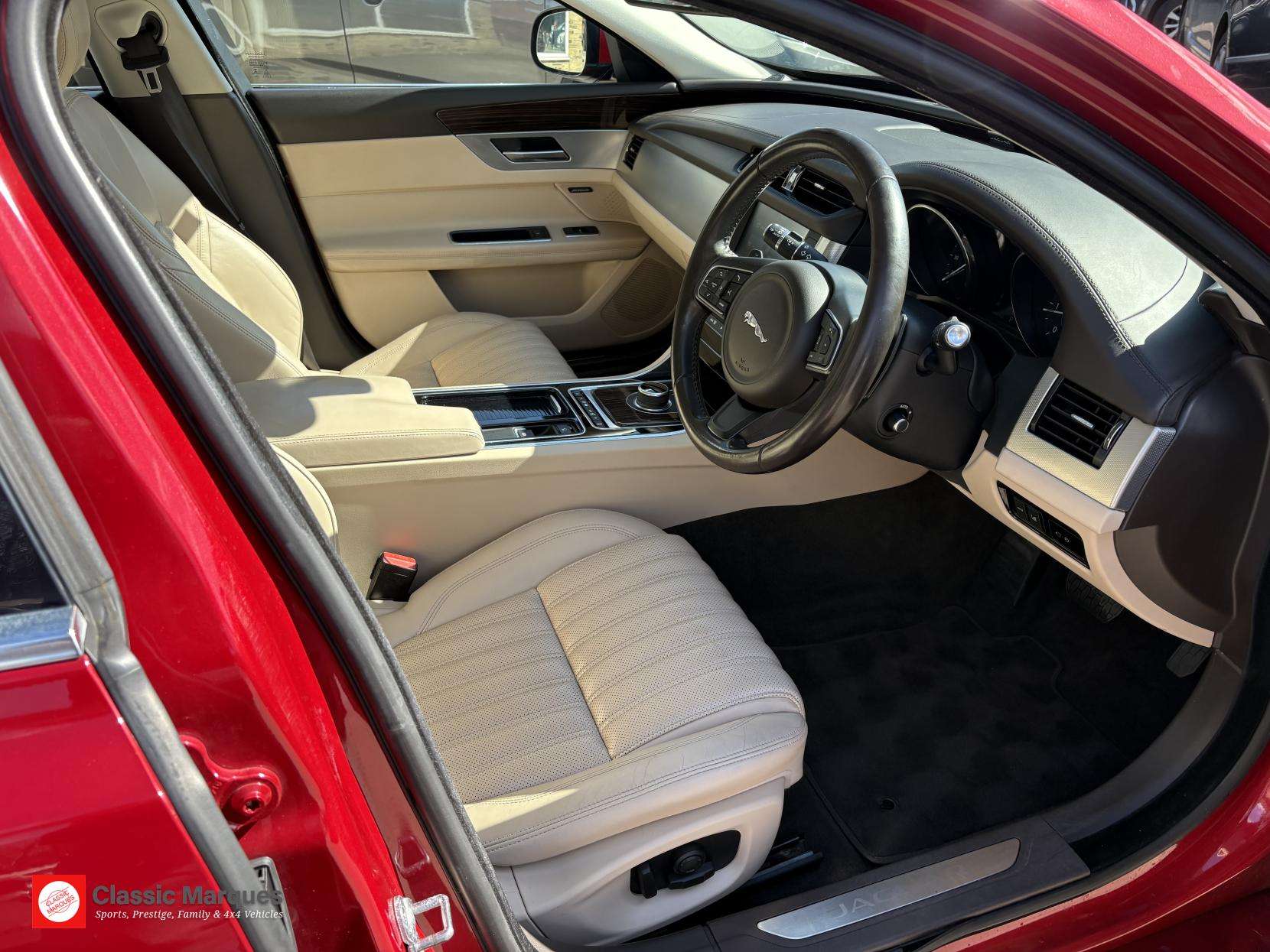 A 2017 JAGUAR XF 2.0d Portfolio Saloon 4dr Diesel Auto AWD Euro 6 (s/s) (180 ps) A 2017 JAGUAR XF 2.0d Portfolio Saloon 4dr Diesel Auto AWD Euro 6 (s/s) (180 ps)