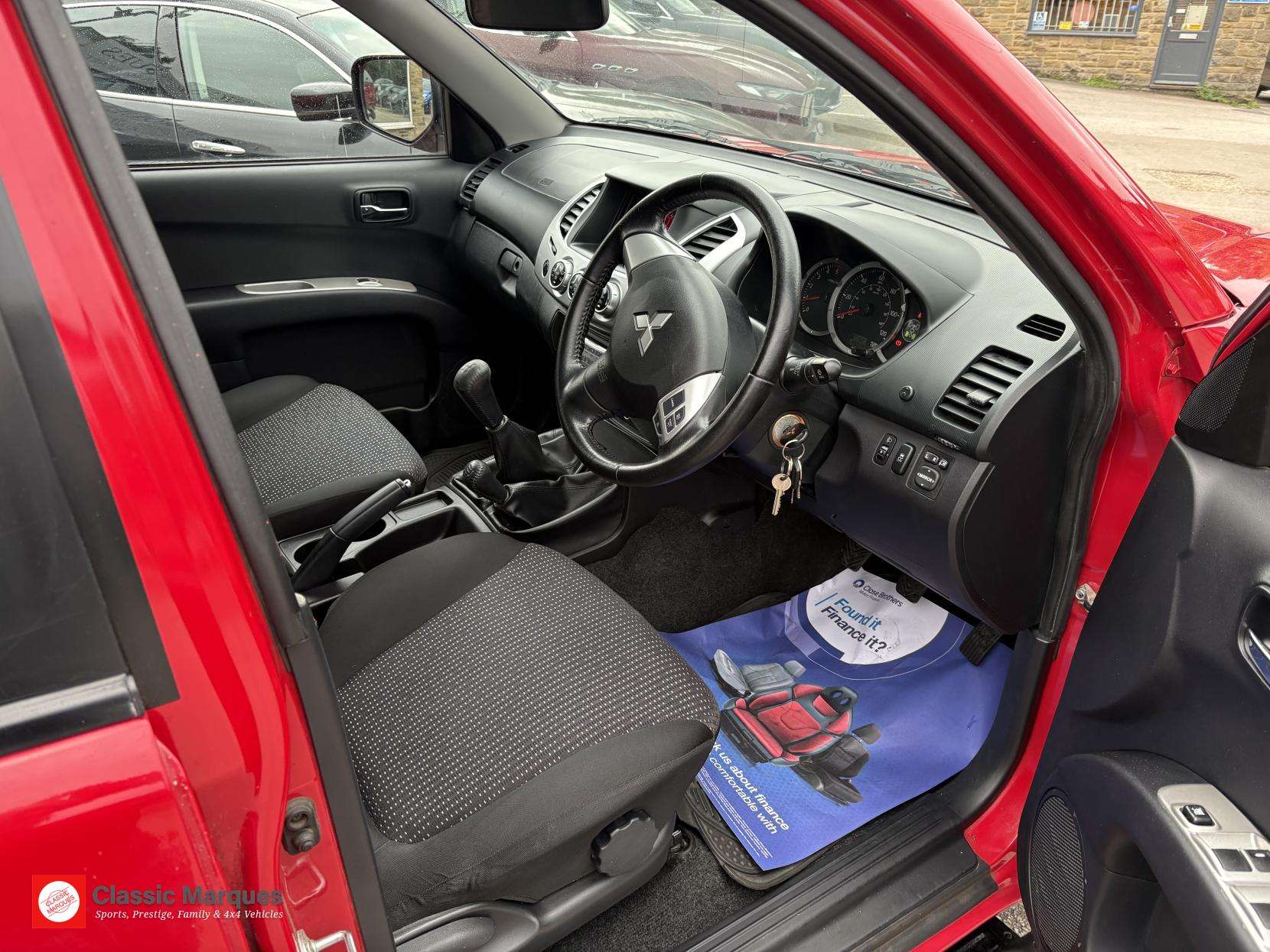 A 2015 MITSUBISHI L200 2.5 DI-D Challenger Pickup Double Cab 4dr Diesel Manual 4WD Euro 5 (LB) (175 ps) A 2015 MITSUBISHI L200 2.5 DI-D Challenger Pickup Double Cab 4dr Diesel Manual 4WD Euro 5 (LB) (175 ps)