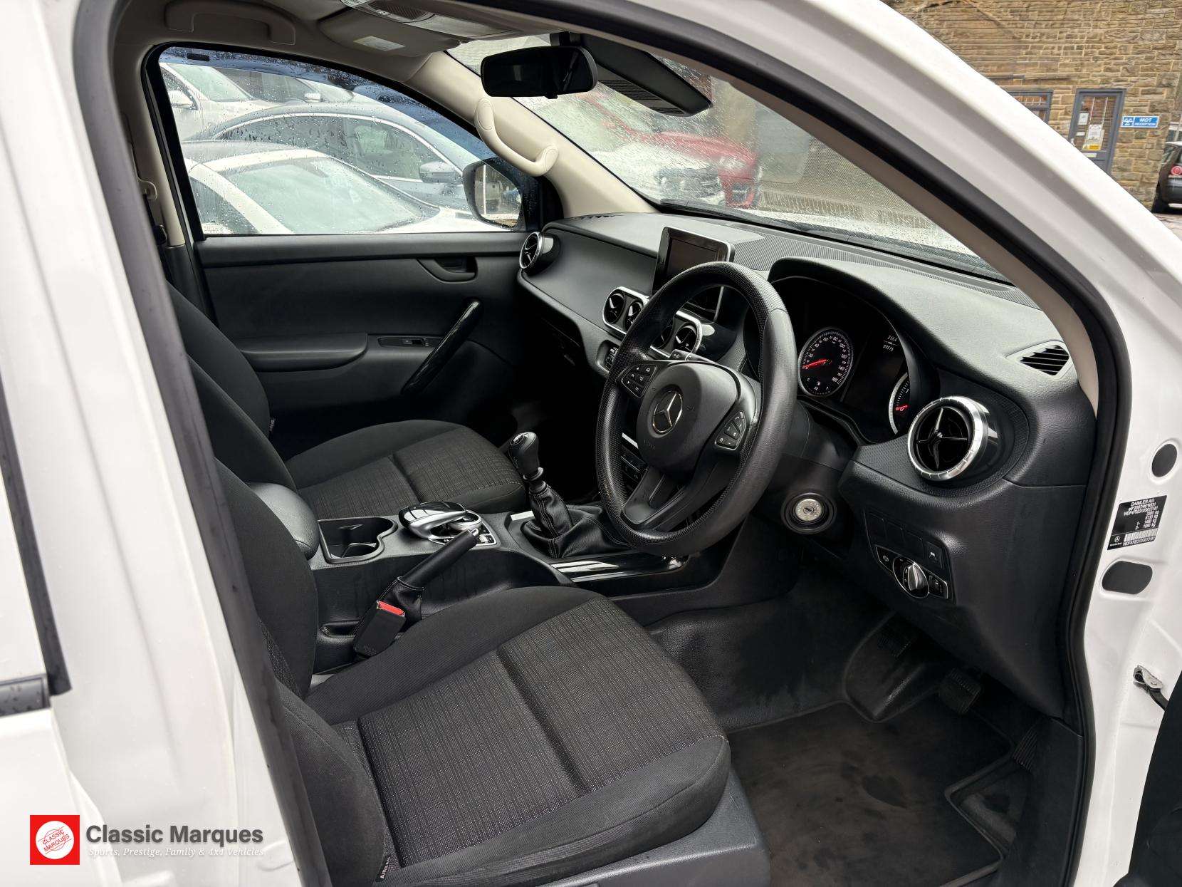 A 2018 MERCEDES-BENZ X CLASS 2.3 CDI Pure Pickup Double Cab 4dr Diesel Manual 4MATIC Euro 6 (s/s) (163 ps) A 2018 MERCEDES-BENZ X CLASS 2.3 CDI Pure Pickup Double Cab 4dr Diesel Manual 4MATIC Euro 6 (s/s) (163 ps)