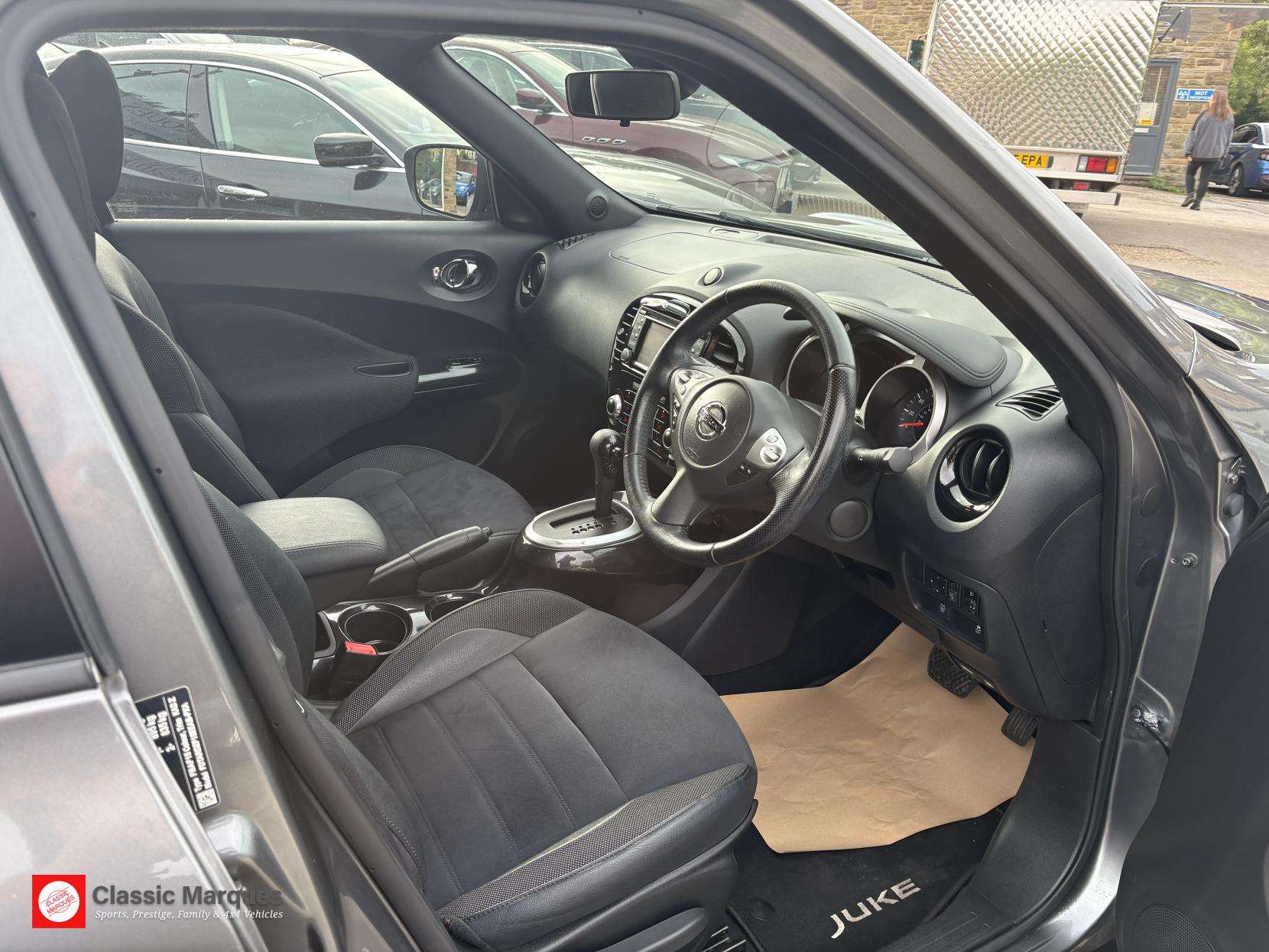 A 2017 NISSAN JUKE 1.6 N-Connecta SUV 5dr Petrol XTRON Euro 6 (117 ps) A 2017 NISSAN JUKE 1.6 N-Connecta SUV 5dr Petrol XTRON Euro 6 (117 ps)