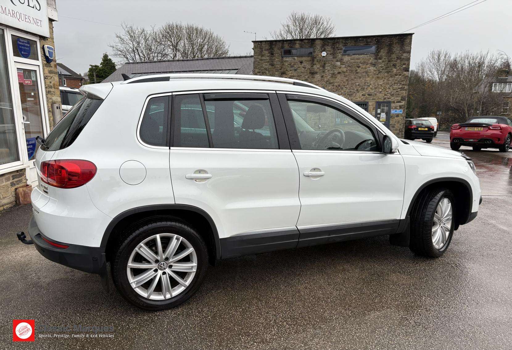 A 2016 VOLKSWAGEN TIGUAN 2.0 TDI BlueMotion Tech Match Edition SUV 5dr Diesel Manual 4WD Euro 6 (s/s) (150 ps) A 2016 VOLKSWAGEN TIGUAN 2.0 TDI BlueMotion Tech Match Edition SUV 5dr Diesel Manual 4WD Euro 6 (s/s) (150 ps)