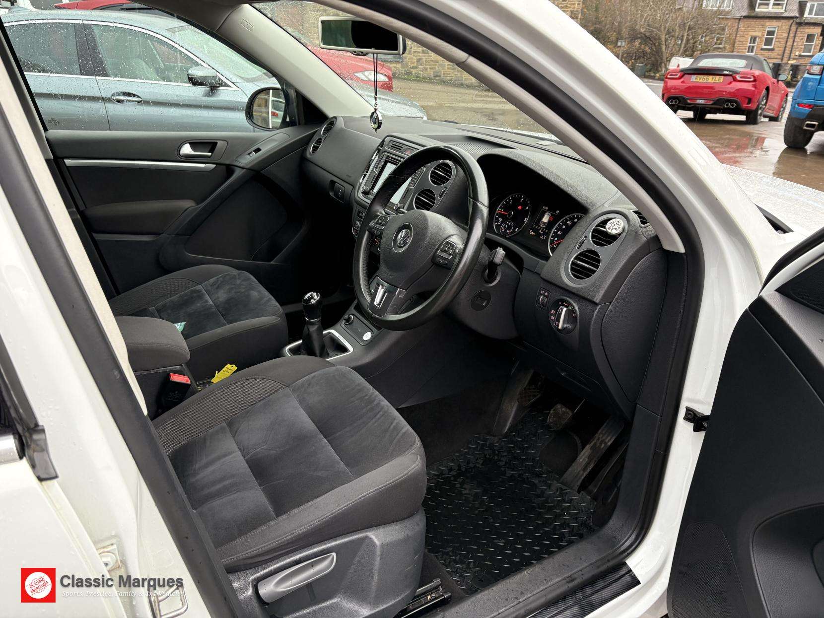 A 2016 VOLKSWAGEN TIGUAN 2.0 TDI BlueMotion Tech Match Edition SUV 5dr Diesel Manual 4WD Euro 6 (s/s) (150 ps) A 2016 VOLKSWAGEN TIGUAN 2.0 TDI BlueMotion Tech Match Edition SUV 5dr Diesel Manual 4WD Euro 6 (s/s) (150 ps)