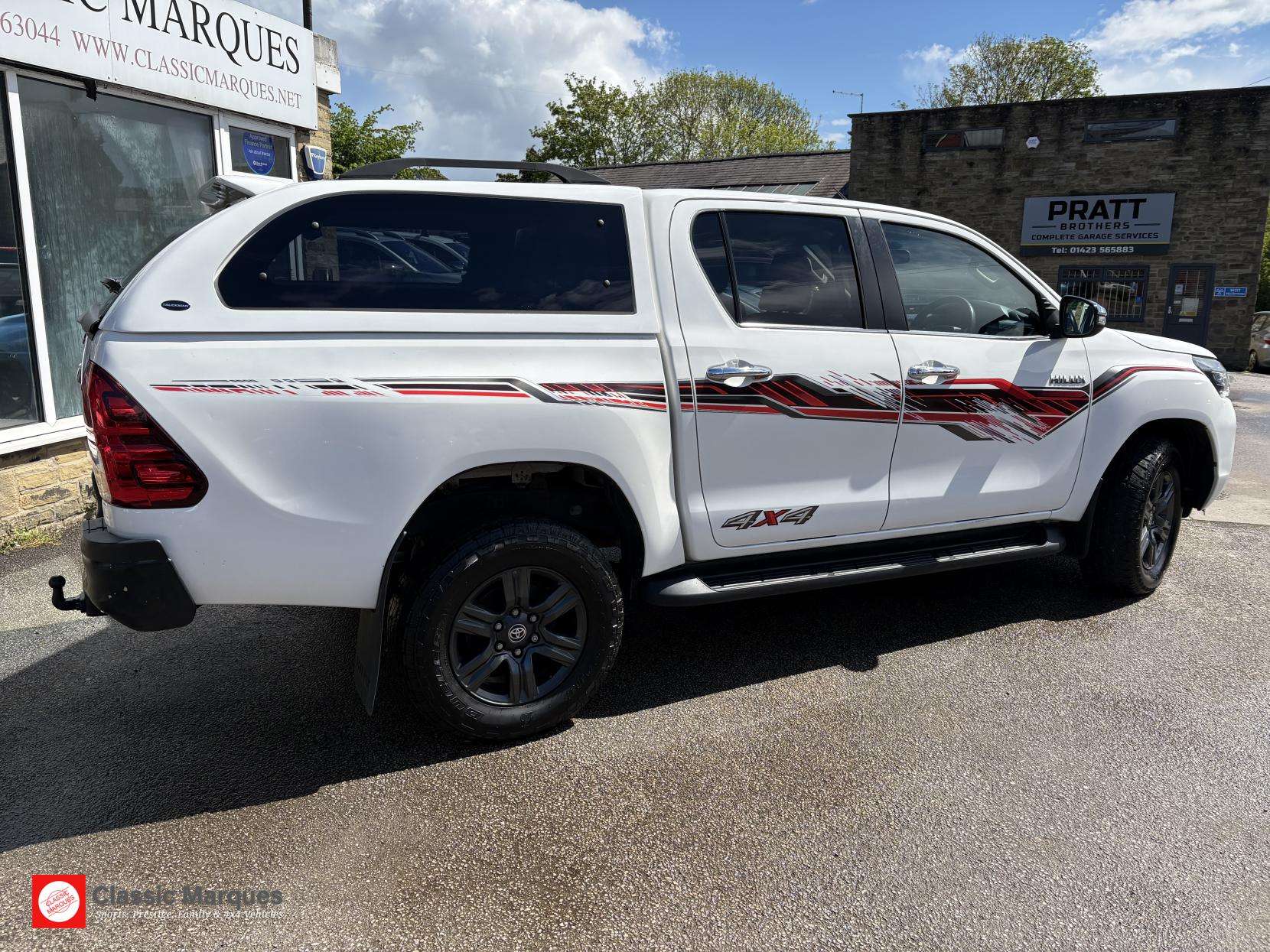 A 2021 TOYOTA HILUX 2.4 D-4D Icon Pickup Double Cab 4dr Diesel Auto 4WD Euro 6 (s/s) (150 ps) A 2021 TOYOTA HILUX 2.4 D-4D Icon Pickup Double Cab 4dr Diesel Auto 4WD Euro 6 (s/s) (150 ps)