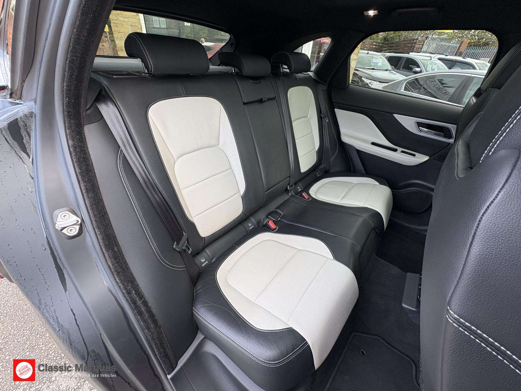 2017 JAGUAR F-PACE 2017 JAGUAR F-PACE