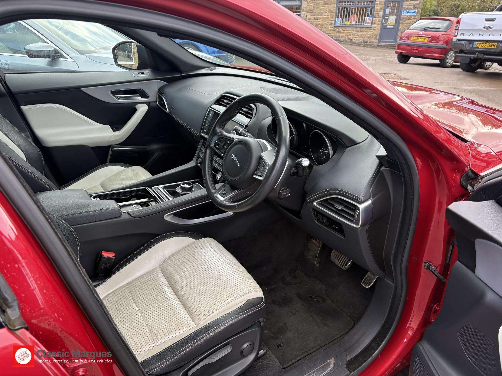 2017 JAGUAR F-PACE 2017 JAGUAR F-PACE