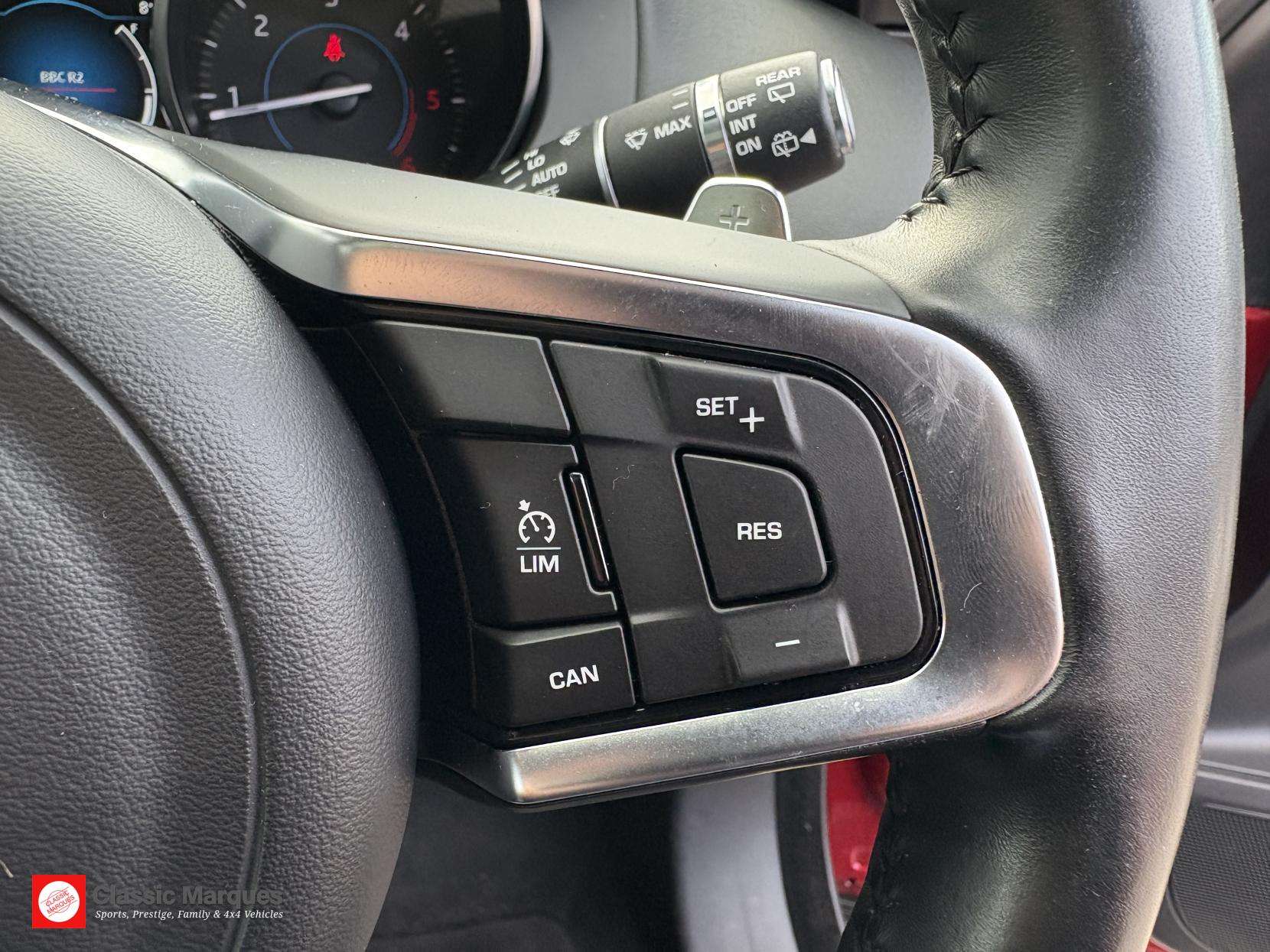 2017 JAGUAR F-PACE 2017 JAGUAR F-PACE