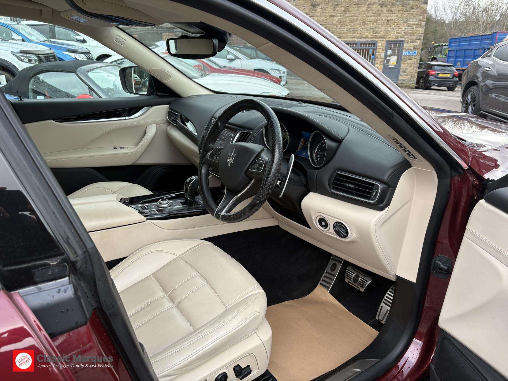 A 2018 MASERATI LEVANTE 3.0D V6 SUV 5dr Diesel ZF 4WD Euro 6 (s/s) (275 ps) A 2018 MASERATI LEVANTE 3.0D V6 SUV 5dr Diesel ZF 4WD Euro 6 (s/s) (275 ps)