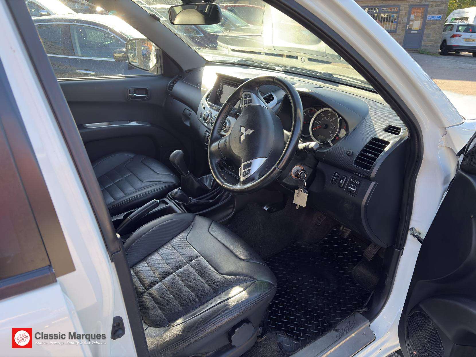 A 2015 MITSUBISHI L200 2.5 DI-D Barbarian Pickup Double Cab 4dr Diesel Manual 4WD Euro 5 (LB) (175 ps) A 2015 MITSUBISHI L200 2.5 DI-D Barbarian Pickup Double Cab 4dr Diesel Manual 4WD Euro 5 (LB) (175 ps)