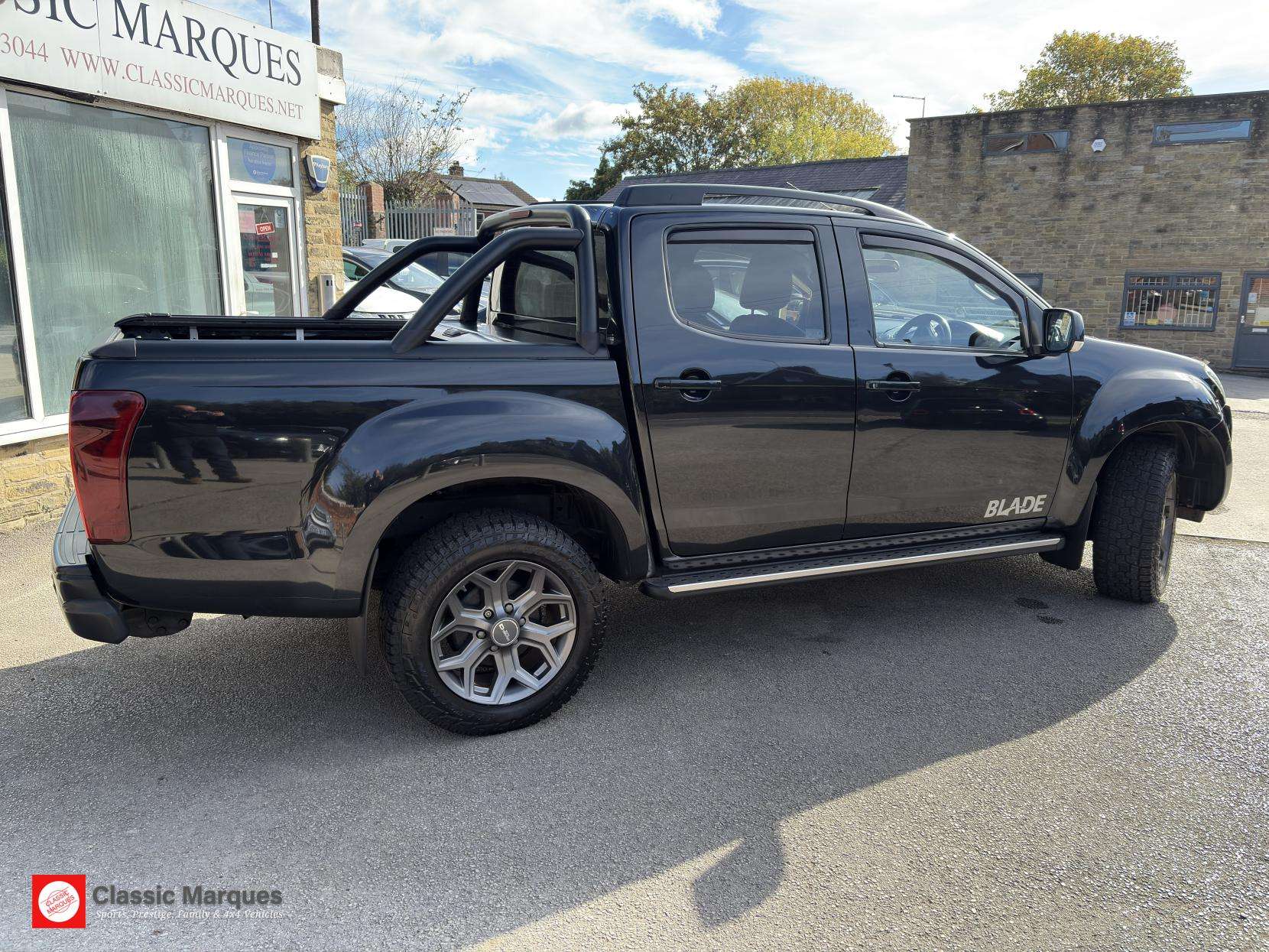 A 2016 ISUZU D-MAX 2.5 TD Blade Pickup 4dr Diesel Manual 4x4 (192 g/km, 161 bhp) A 2016 ISUZU D-MAX 2.5 TD Blade Pickup 4dr Diesel Manual 4x4 (192 g/km, 161 bhp)
