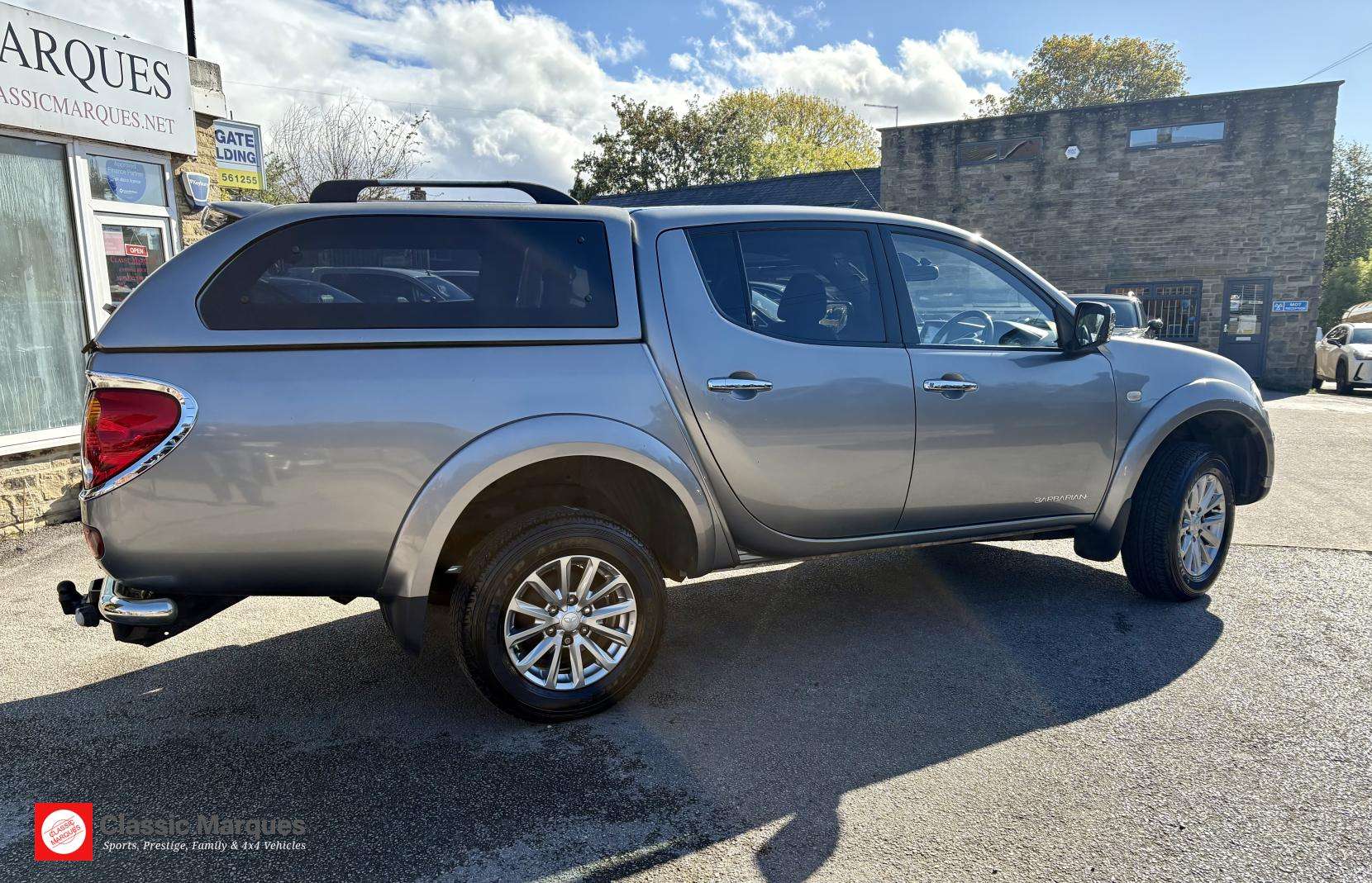 A 2014 MITSUBISHI L200 2.5 DI-D Barbarian Pickup Double Cab 4dr Diesel Auto 4WD Euro 5 (LB) (175 ps) A 2014 MITSUBISHI L200 2.5 DI-D Barbarian Pickup Double Cab 4dr Diesel Auto 4WD Euro 5 (LB) (175 ps)
