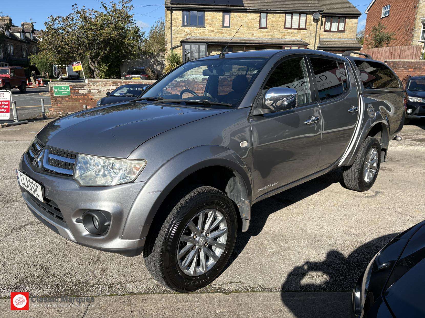 A 2014 MITSUBISHI L200 2.5 DI-D Barbarian Pickup Double Cab 4dr Diesel Auto 4WD Euro 5 (LB) (175 ps) A 2014 MITSUBISHI L200 2.5 DI-D Barbarian Pickup Double Cab 4dr Diesel Auto 4WD Euro 5 (LB) (175 ps)