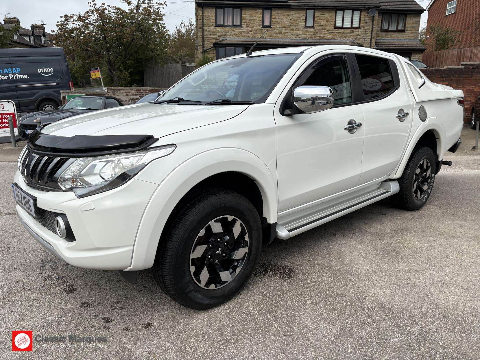 A 2017 MITSUBISHI L200 2.4 DI-D DC Barbarian Pickup Double Cab 4dr Diesel Manual 4WD Euro 6 (178 ps) A 2017 MITSUBISHI L200 2.4 DI-D DC Barbarian Pickup Double Cab 4dr Diesel Manual 4WD Euro 6 (178 ps)