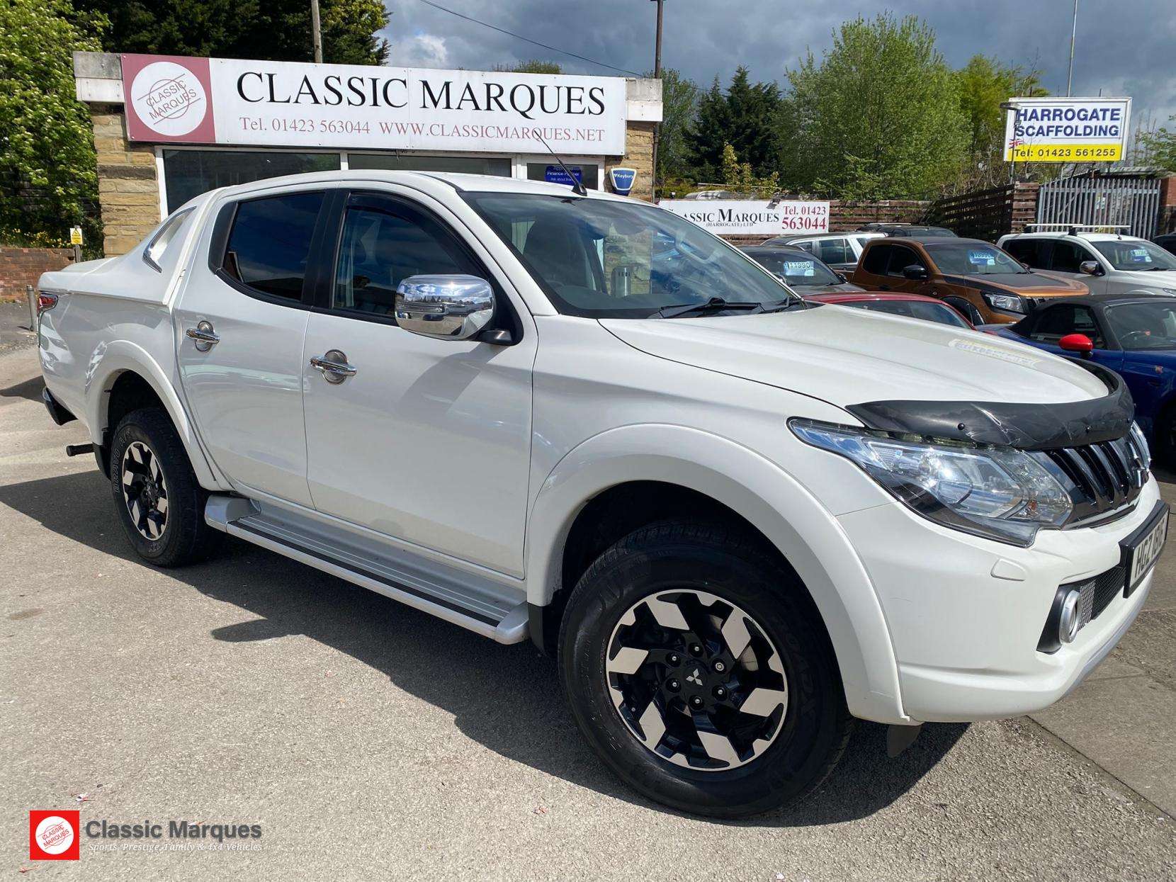 A 2017 MITSUBISHI L200 2.4 DI-D DC Barbarian Pickup Double Cab 4dr Diesel Manual 4WD Euro 6 (178 ps) A 2017 MITSUBISHI L200 2.4 DI-D DC Barbarian Pickup Double Cab 4dr Diesel Manual 4WD Euro 6 (178 ps)