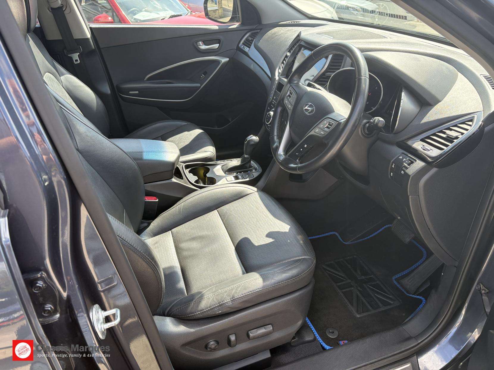 A 2014 HYUNDAI SANTA FE 2.2 CRDi Premium SE SUV 5dr Diesel Auto 4WD Euro 5 (7 seat) (194 bhp) A 2014 HYUNDAI SANTA FE 2.2 CRDi Premium SE SUV 5dr Diesel Auto 4WD Euro 5 (7 seat) (194 bhp)