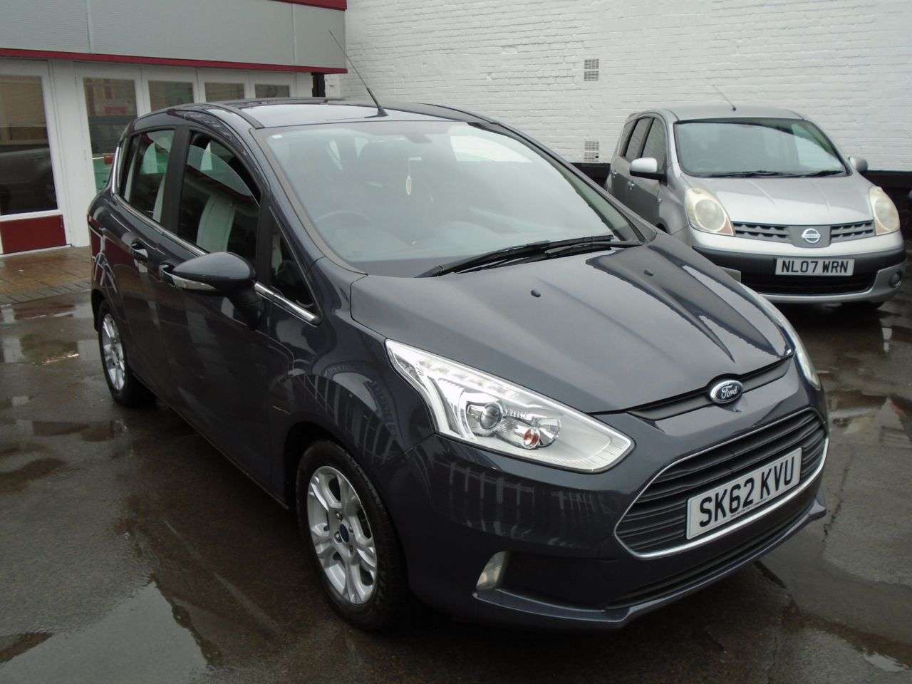A 2012 FORD B-MAX 1.4 ZETEC 5d 89 BHP 7 service stamps low insurance A 2012 FORD B-MAX 1.4 ZETEC 5d 89 BHP 7 service stamps low insurance