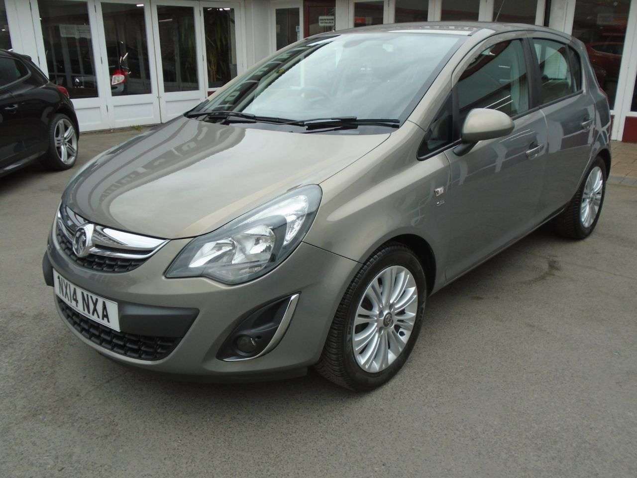 A 2014 VAUXHALL CORSA 1.4 SE 5d 98 BHP heated front seats A 2014 VAUXHALL CORSA 1.4 SE 5d 98 BHP heated front seats