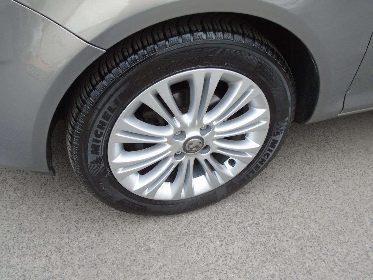 A 2014 VAUXHALL CORSA 1.4 SE 5d 98 BHP heated front seats A 2014 VAUXHALL CORSA 1.4 SE 5d 98 BHP heated front seats