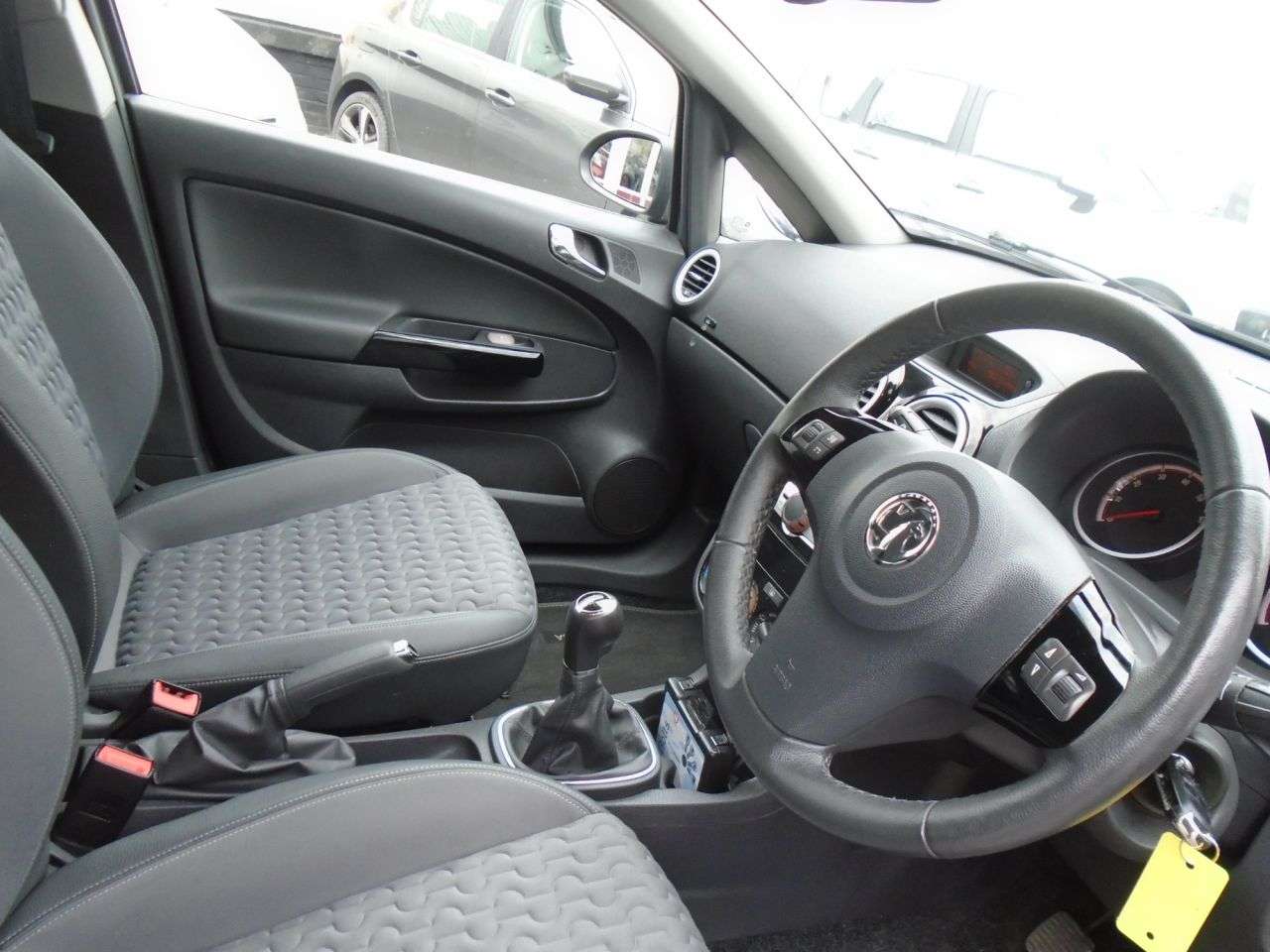 A 2014 VAUXHALL CORSA 1.4 SE 5d 98 BHP heated front seats A 2014 VAUXHALL CORSA 1.4 SE 5d 98 BHP heated front seats