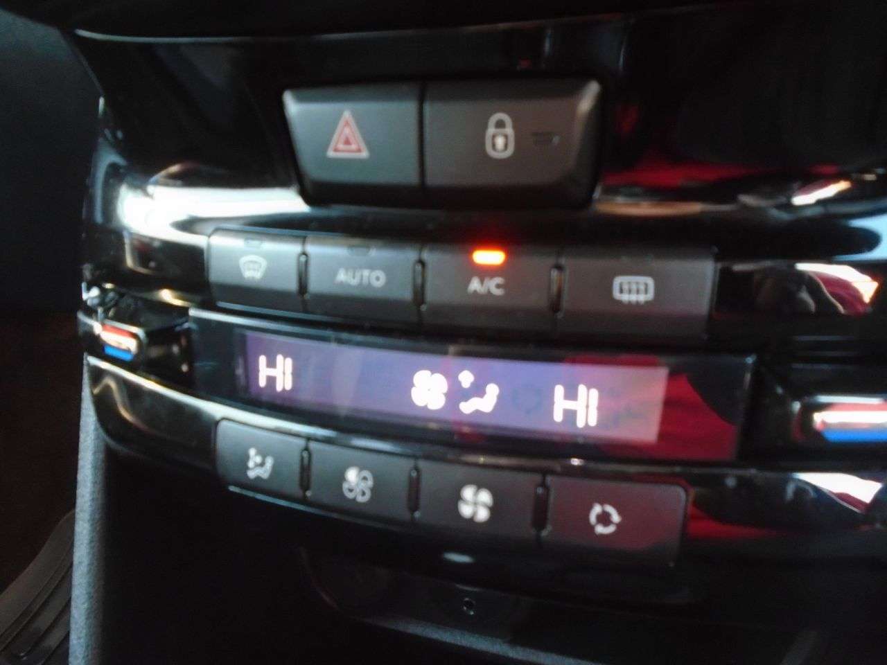 2015 PEUGEOT 2008 2015 PEUGEOT 2008