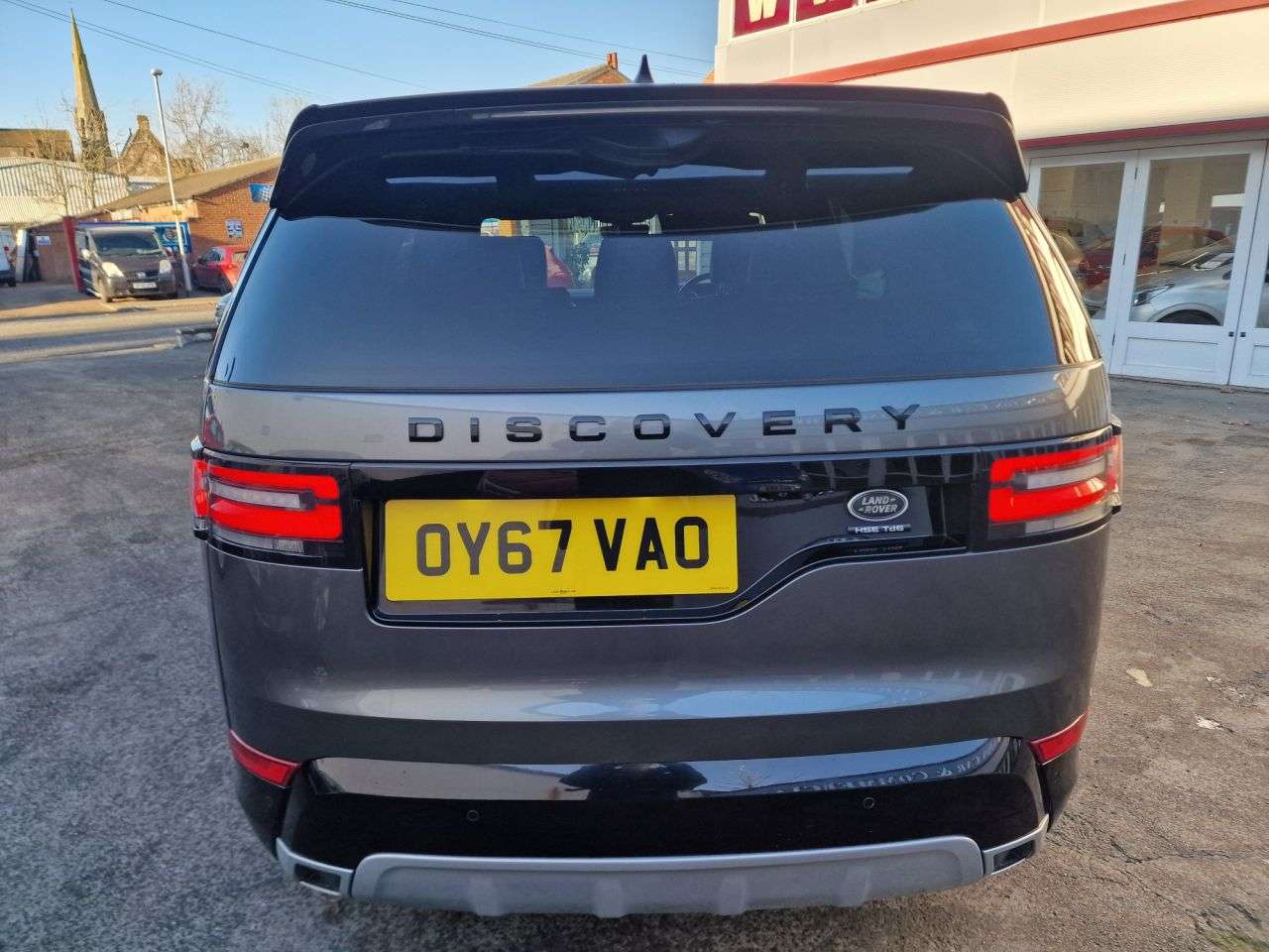 A 2017 LAND ROVER DISCOVERY 3.0 TD V6 HSE Luxury SUV 5dr Diesel Auto 4WD Euro 6 (s/s) (258 ps) Rev Cam A 2017 LAND ROVER DISCOVERY 3.0 TD V6 HSE Luxury SUV 5dr Diesel Auto 4WD Euro 6 (s/s) (258 ps) Rev Cam