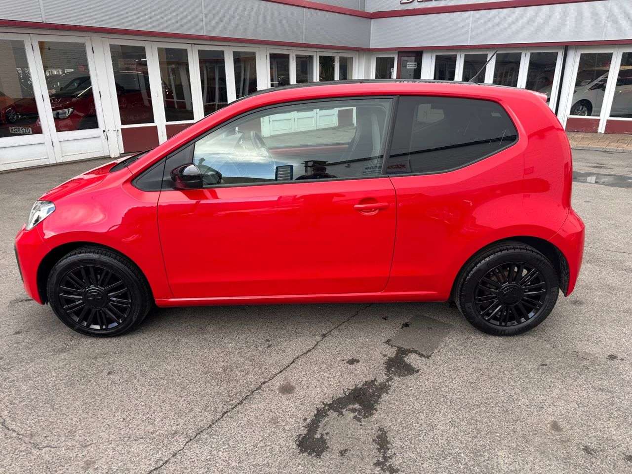 A 2019 VOLKSWAGEN UP! 1.0 Move up! Hatchback 3dr Petrol Manual Euro 6 (s/s) (60 ps) only 33,000 m A 2019 VOLKSWAGEN UP! 1.0 Move up! Hatchback 3dr Petrol Manual Euro 6 (s/s) (60 ps) only 33,000 m