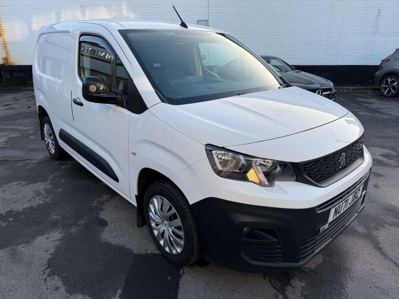 A 2022 PEUGEOT PARTNER 1.5 BlueHDi 1000 Professional Premium Standard Panel Van 5dr Diesel Manual A 2022 PEUGEOT PARTNER 1.5 BlueHDi 1000 Professional Premium Standard Panel Van 5dr Diesel Manual