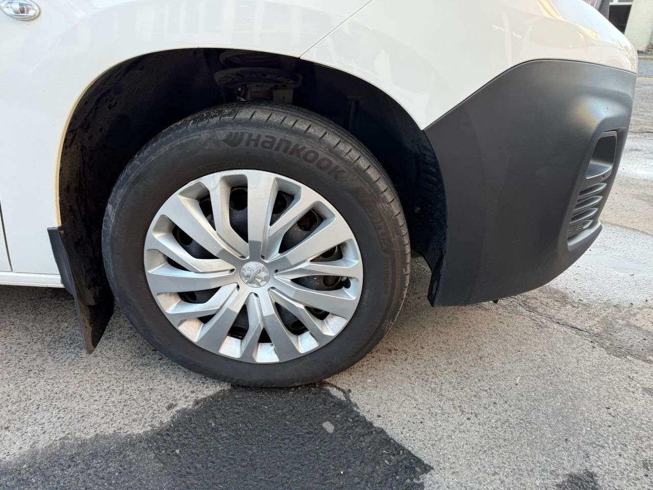 A 2022 PEUGEOT PARTNER 1.5 BlueHDi 1000 Professional Premium Standard Panel Van 5dr Diesel Manual A 2022 PEUGEOT PARTNER 1.5 BlueHDi 1000 Professional Premium Standard Panel Van 5dr Diesel Manual