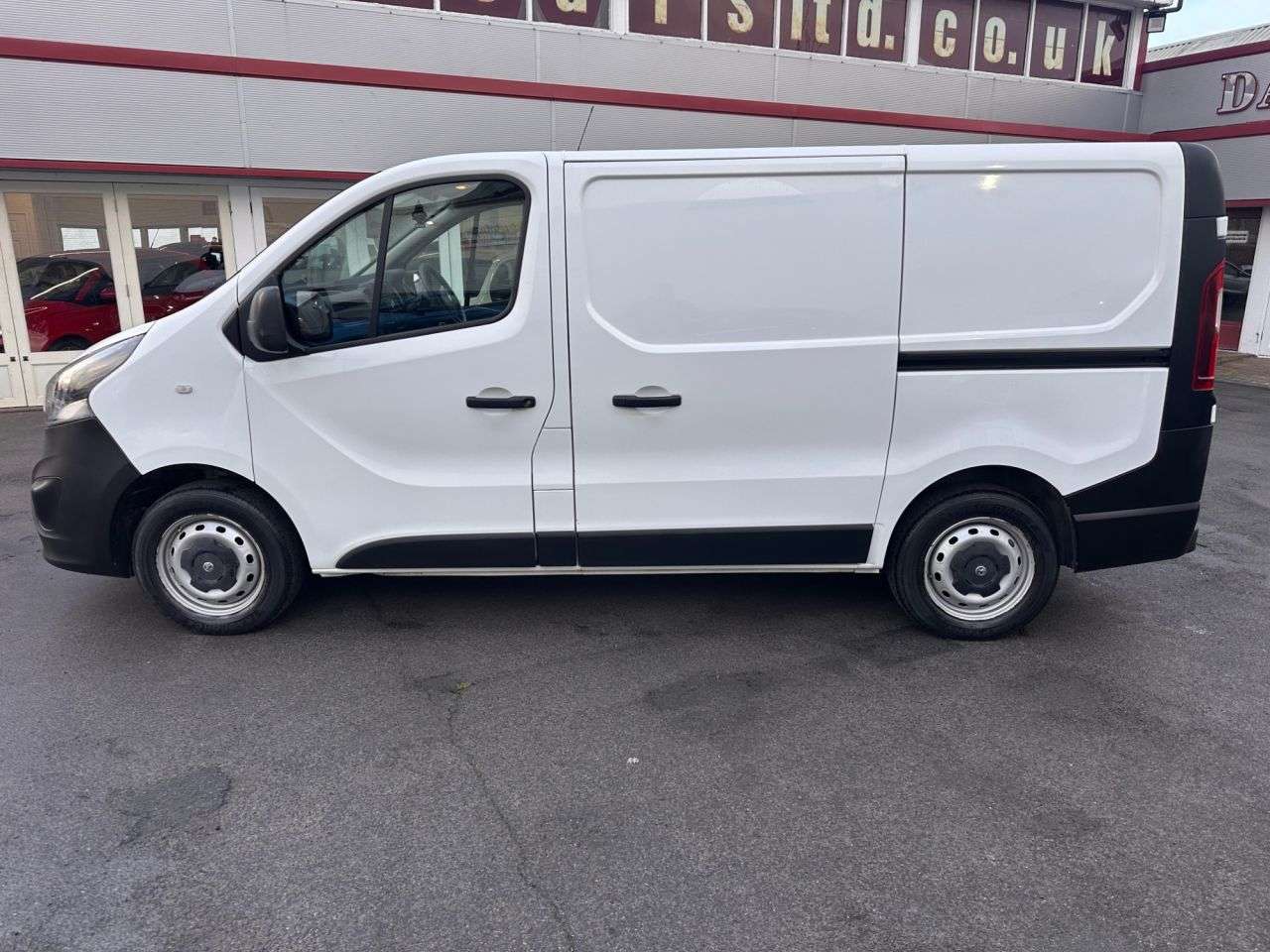 A 2019 VAUXHALL VIVARO 1.6 CDTi 2700 Panel Van 5dr Diesel Manual L1 H1 Euro 6 (120 ps) NO VAT only A 2019 VAUXHALL VIVARO 1.6 CDTi 2700 Panel Van 5dr Diesel Manual L1 H1 Euro 6 (120 ps) NO VAT only