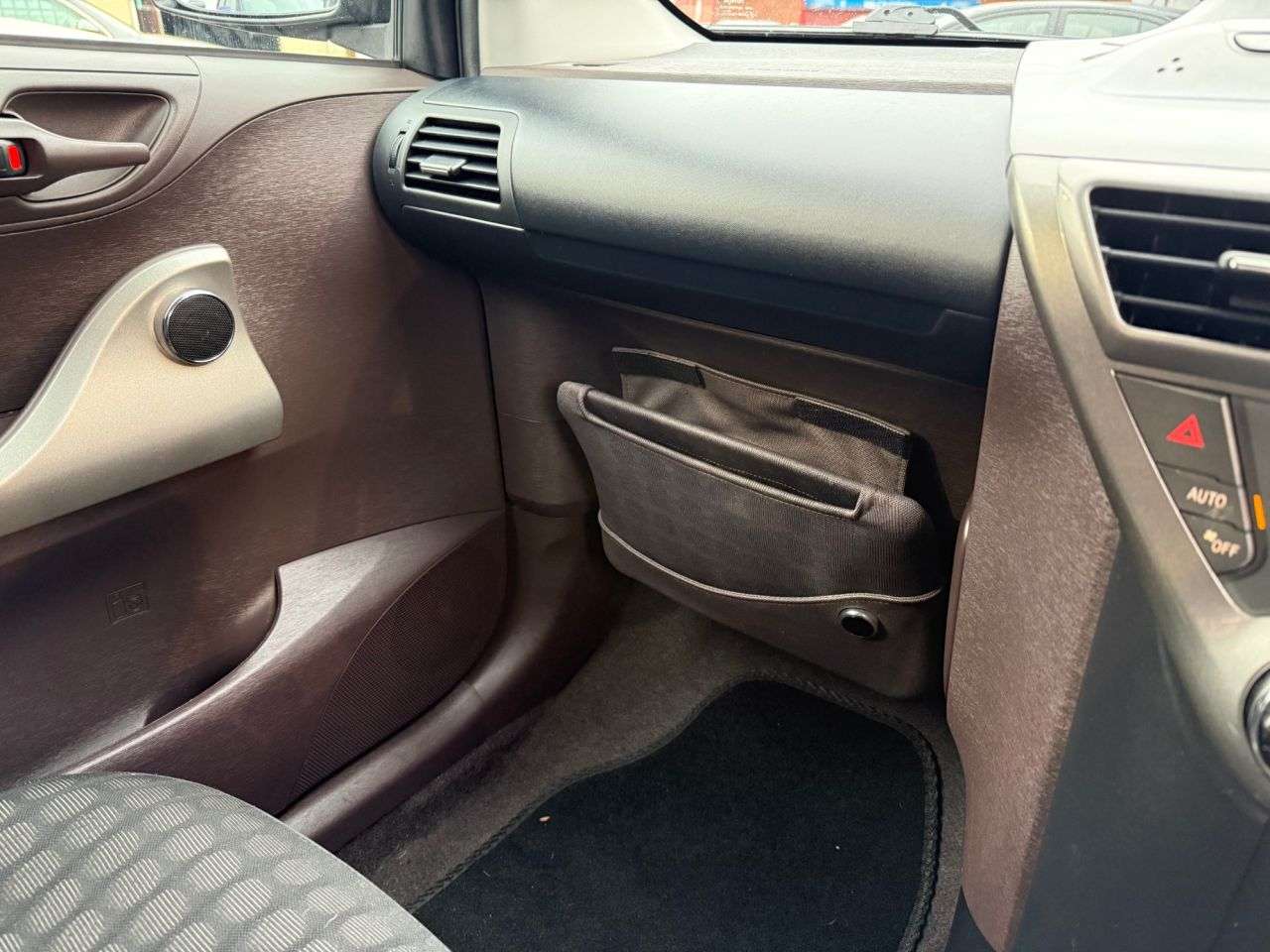 2009 TOYOTA IQ 2009 TOYOTA IQ