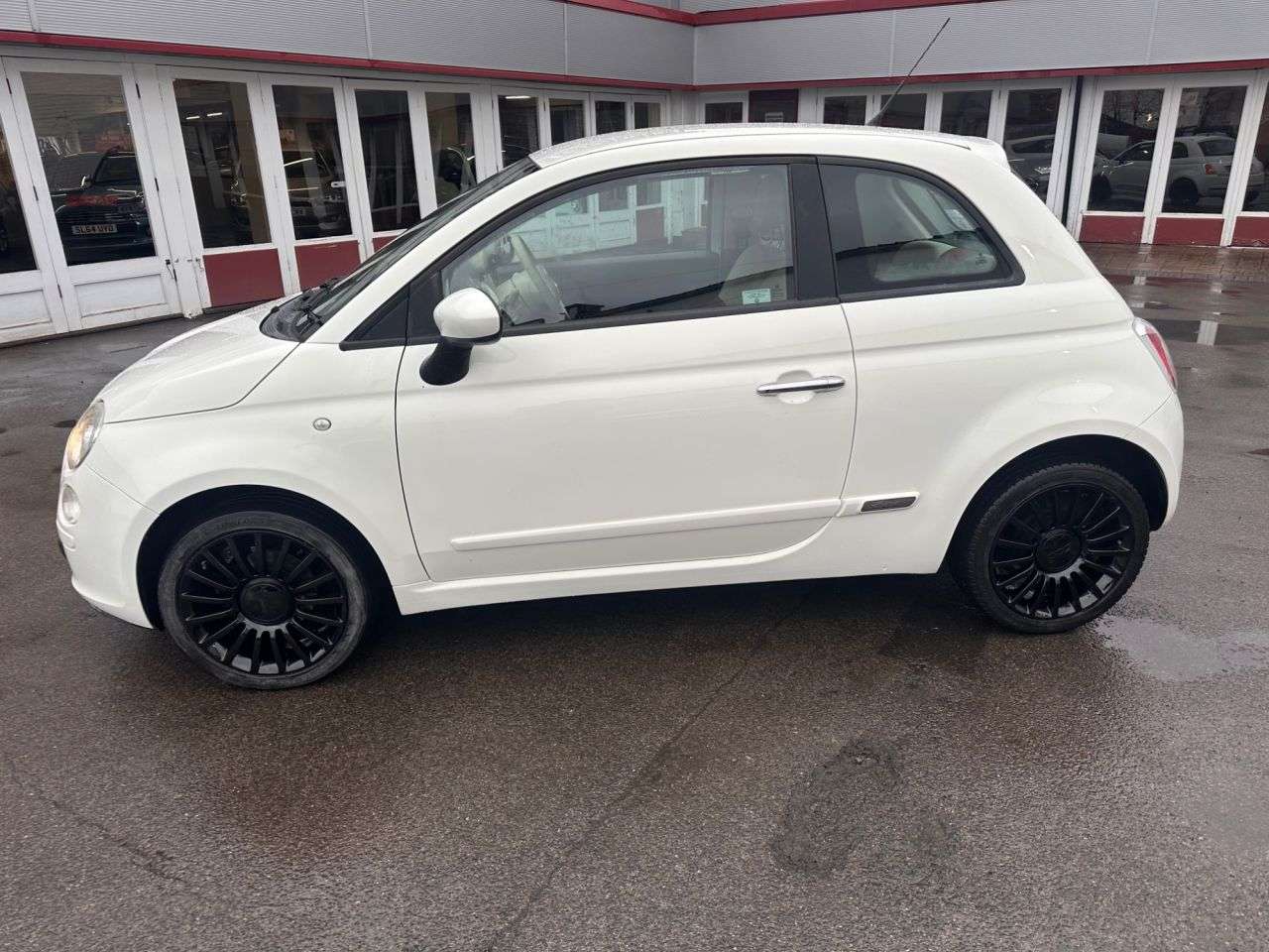 A 2009 FIAT 500 1.2 Pop Hatchback 3dr Petrol Manual Euro 5 (s/s) (69 bhp) FSH 11 Stamps £35 A 2009 FIAT 500 1.2 Pop Hatchback 3dr Petrol Manual Euro 5 (s/s) (69 bhp) FSH 11 Stamps £35