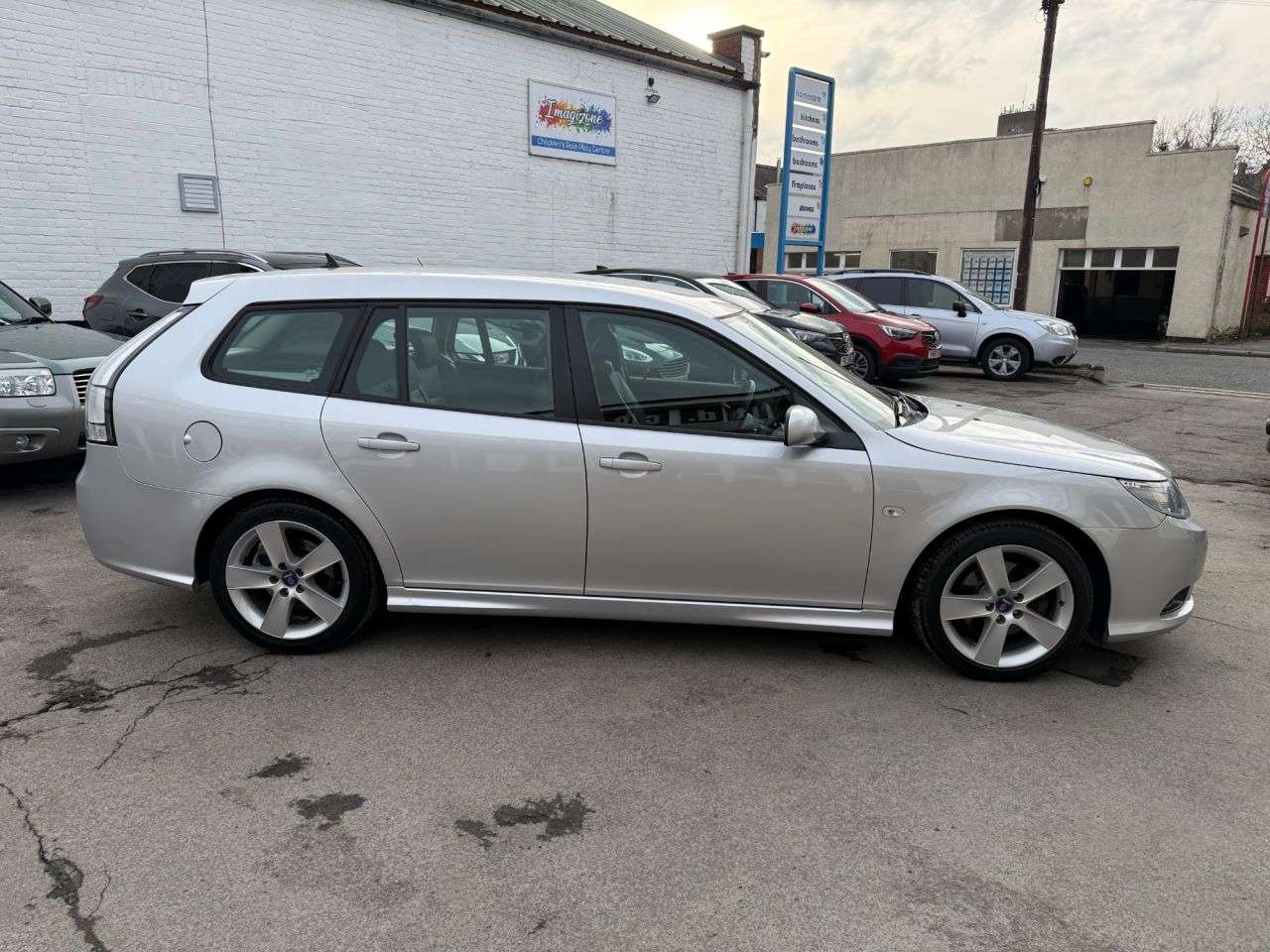 A 2011 SAAB 9-3 1.9 TTiD Turbo Edition Sportwagon 5dr Diesel Manual Euro 5 (160 ps) FSH 16 A 2011 SAAB 9-3 1.9 TTiD Turbo Edition Sportwagon 5dr Diesel Manual Euro 5 (160 ps) FSH 16