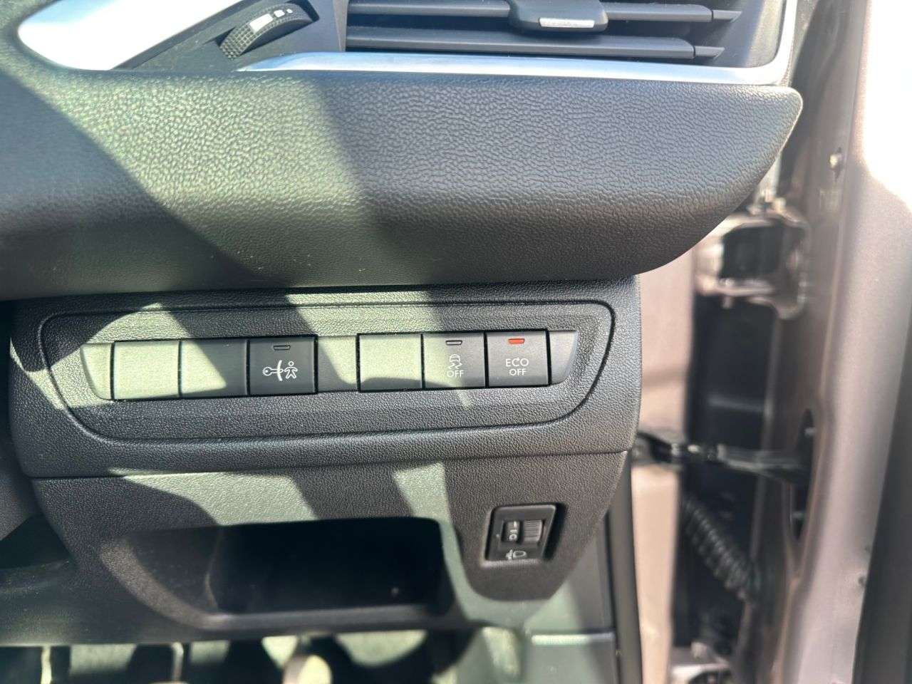 2012 PEUGEOT 208 2012 PEUGEOT 208